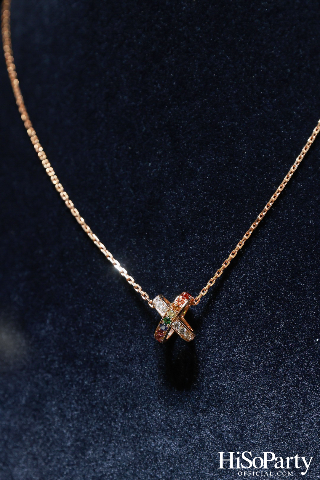 Chaumet แบรนด์เครื่องประดับชั้นสูงจากฝรั่งเศส ร่วมเฉลิมฉลอง Pride Month ด้วยอินสตอลเลชันพิเศษภายในบูติก