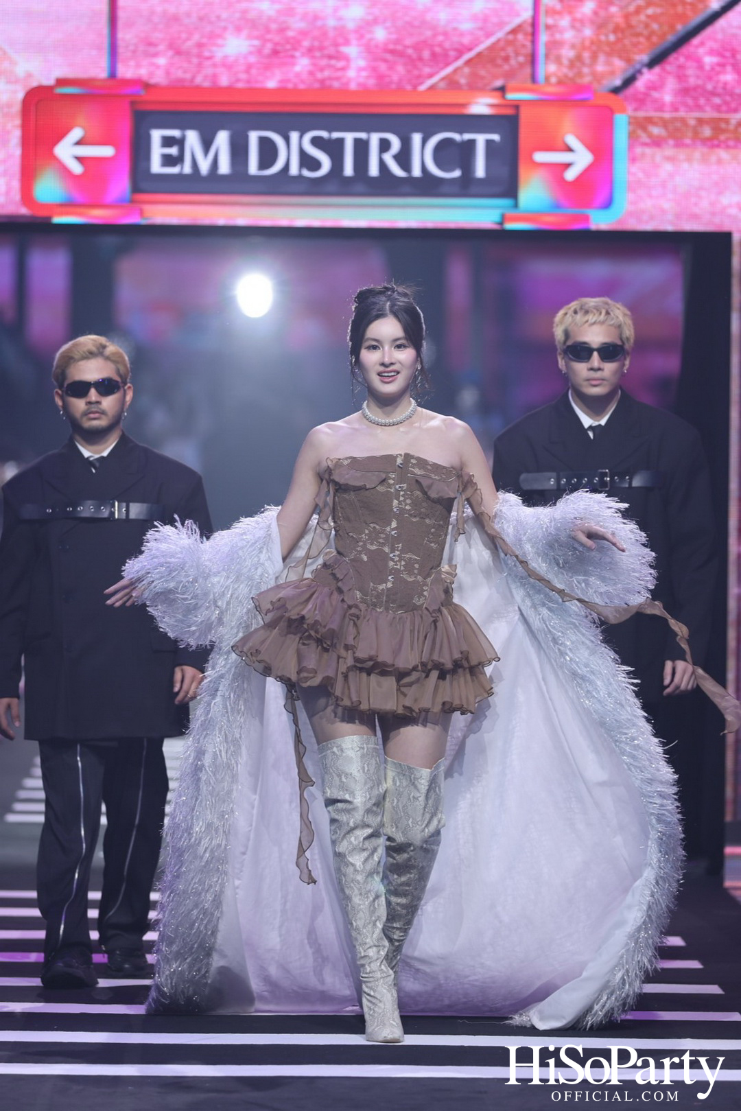  EM DISTRICT เปิดรันเวย์ ‘EMFASHIONICON EDGE’ ในคอนเซปต์ The Essence of Bangkok พร้อมเปิดฉากเดือน PRIDE