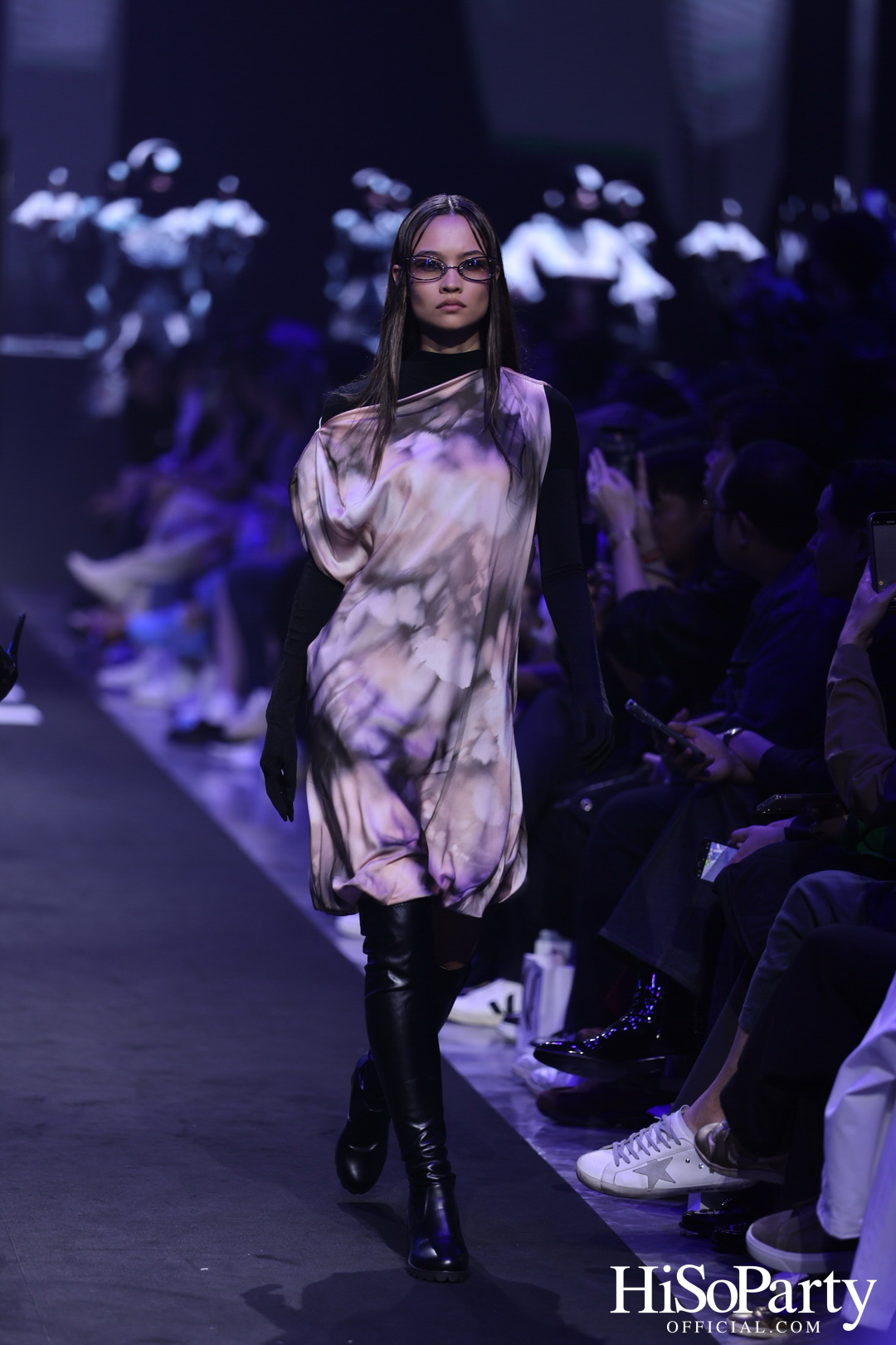  EM DISTRICT เปิดรันเวย์ ‘EMFASHIONICON EDGE’ ในคอนเซปต์ The Essence of Bangkok พร้อมเปิดฉากเดือน PRIDE