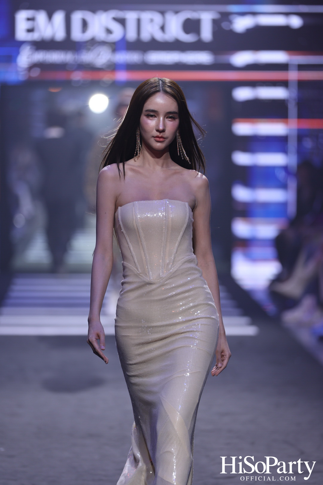  EM DISTRICT เปิดรันเวย์ ‘EMFASHIONICON EDGE’ ในคอนเซปต์ The Essence of Bangkok พร้อมเปิดฉากเดือน PRIDE