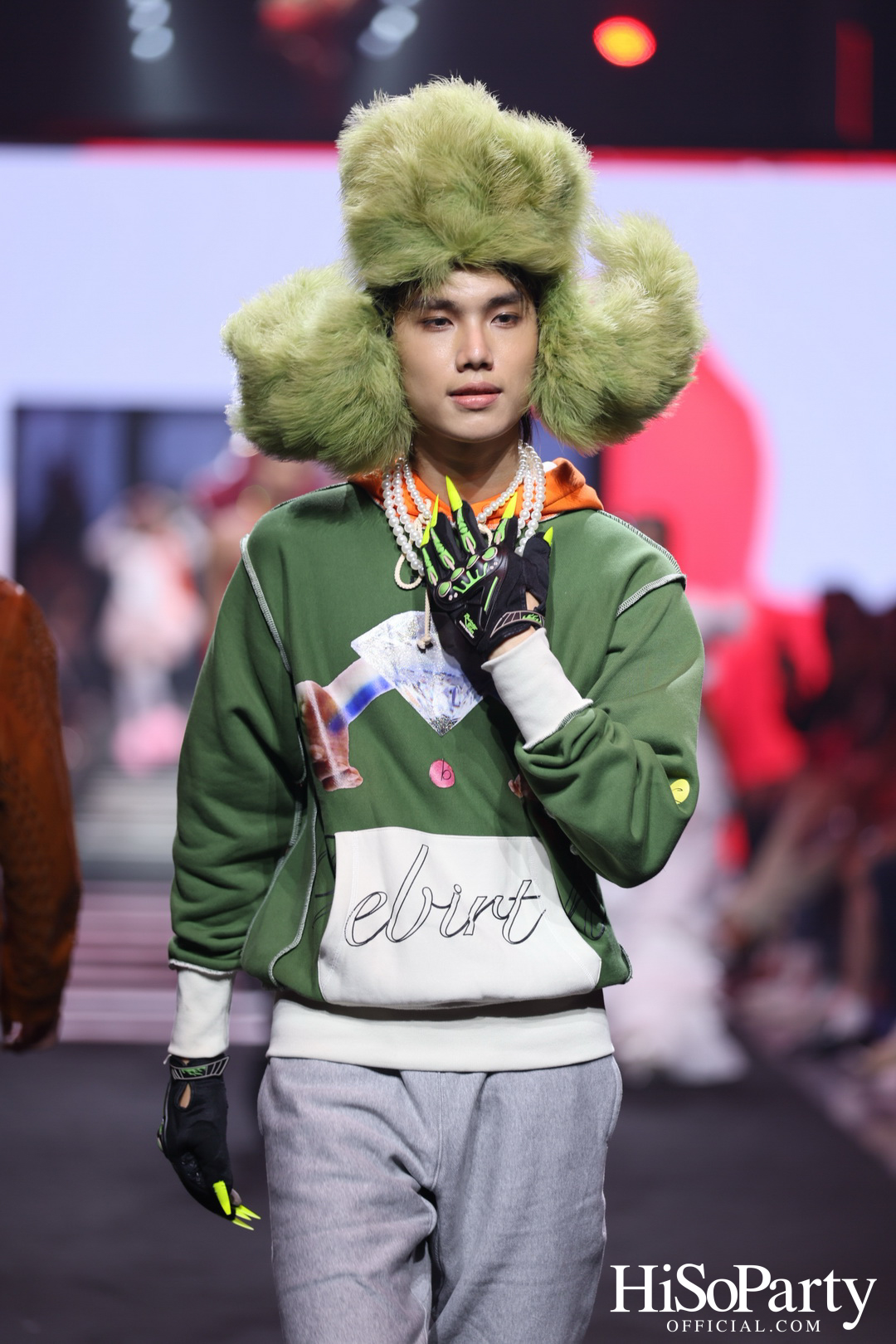  EM DISTRICT เปิดรันเวย์ ‘EMFASHIONICON EDGE’ ในคอนเซปต์ The Essence of Bangkok พร้อมเปิดฉากเดือน PRIDE