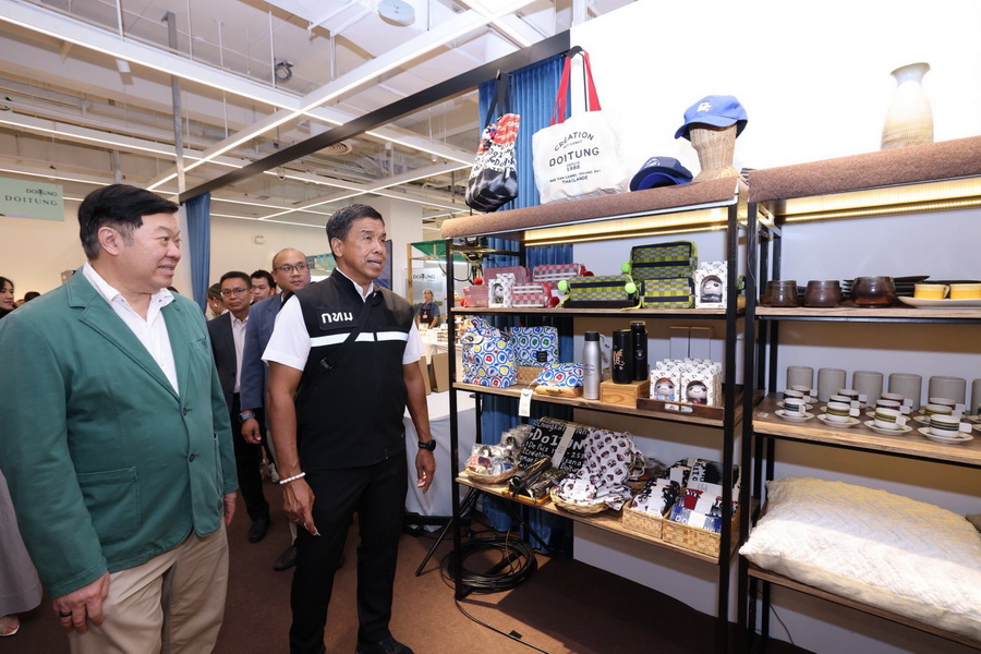 ห้างเซ็นทรัลและห้างโรบินสัน ชวนคนไทยร่วมแสดงพลังรักษ์โลกอย่างยั่งยืนในแคมเปญ ‘CENTRAL / ROBINSON LOVE THE EARTH 2025’