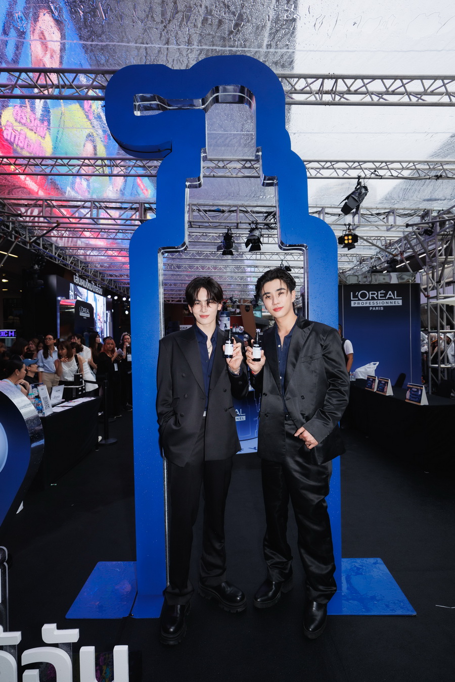 L’Oreal Professionnel ชวนค้นพบ ‘เส้นผมใหม่ใกล้ฉัน’ พร้อมสองหนุ่ม เพิร์ธ-แซนต้า ใจกลางสยาม