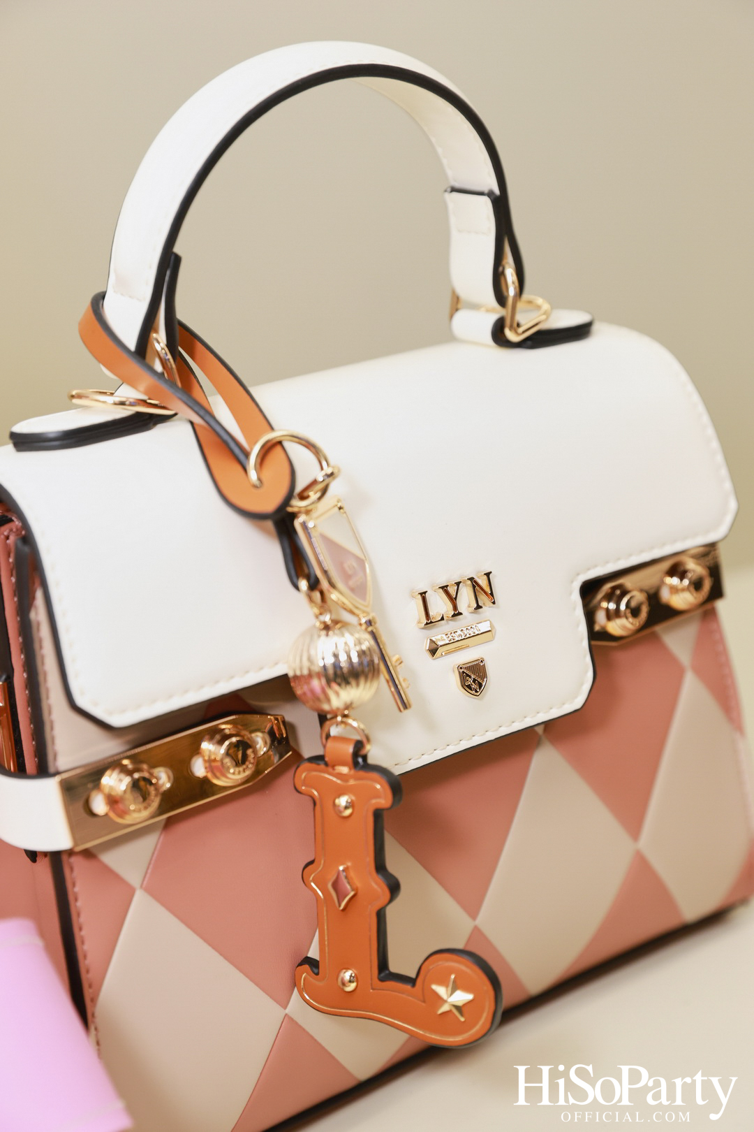 LYN เปิดตัวแคมเปญ ‘It’s a Bow Day’ ดึง โบว์ – เมลดา ถ่ายทอดเสน่ห์ผู้หญิงยุคใหม่ ต้อนรับ Fall 2025