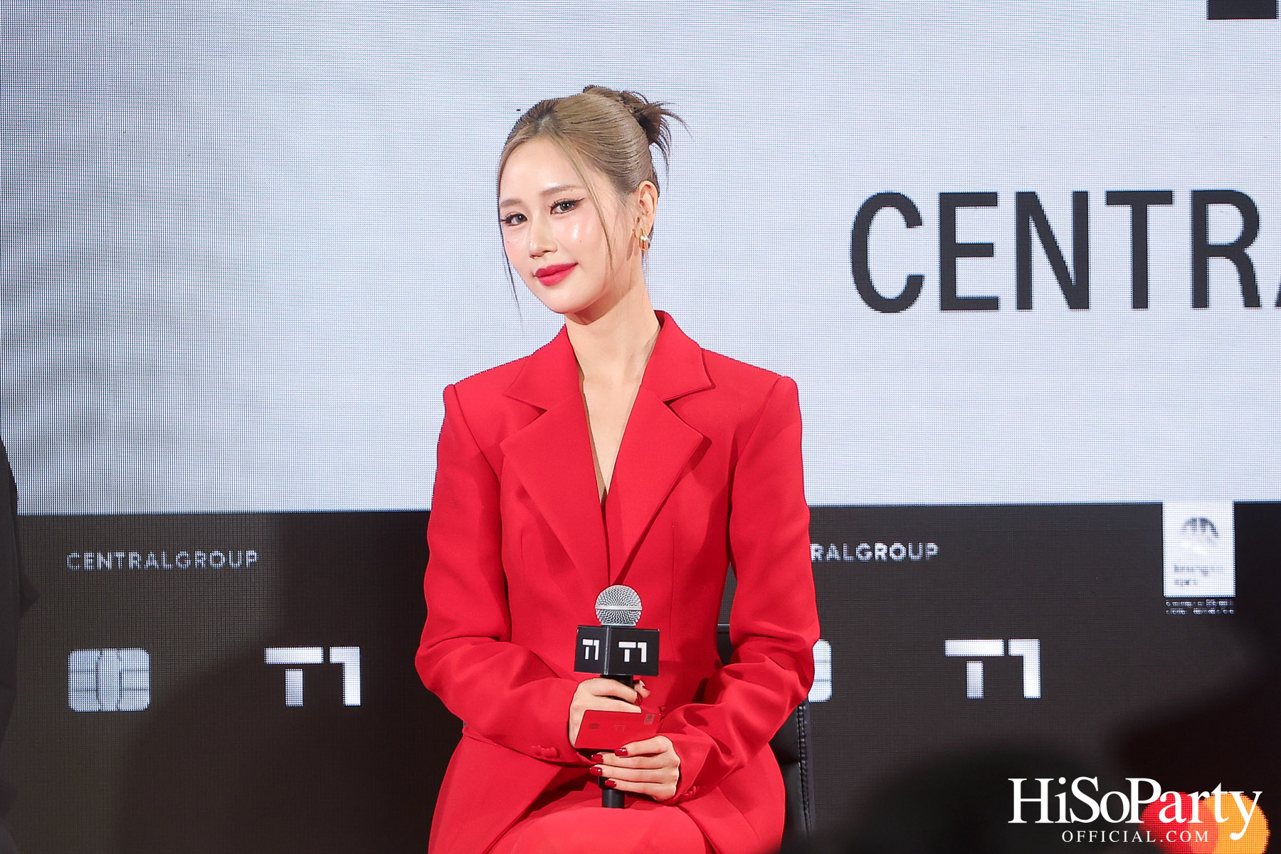 เซ็นทรัล เดอะวัน เปิดตัวภาพลักษณ์แบรนด์และบัตรเครดิตโฉมใหม่ พร้อมหนังโฆษณาโดย นวพล ธำรงรัตนฤทธิ์ และนักแสดงรุ่นใหม่ เจนเย่-เมธิกา