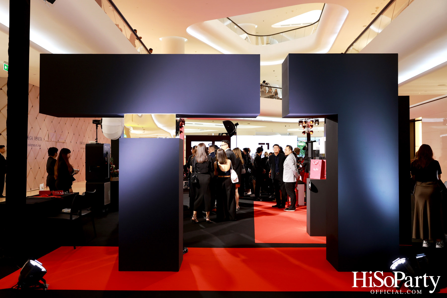 เซ็นทรัล เดอะวัน เปิดตัวภาพลักษณ์แบรนด์และบัตรเครดิตโฉมใหม่ พร้อมหนังโฆษณาโดย นวพล ธำรงรัตนฤทธิ์ และนักแสดงรุ่นใหม่ เจนเย่-เมธิกา