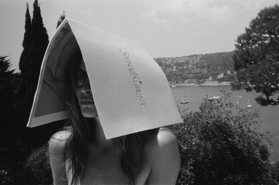 Saint Laurent เปิดมุมมองฤดูร้อนใหม่ในแคมเปญ Shades of Summer โดย Anthony Vaccarello