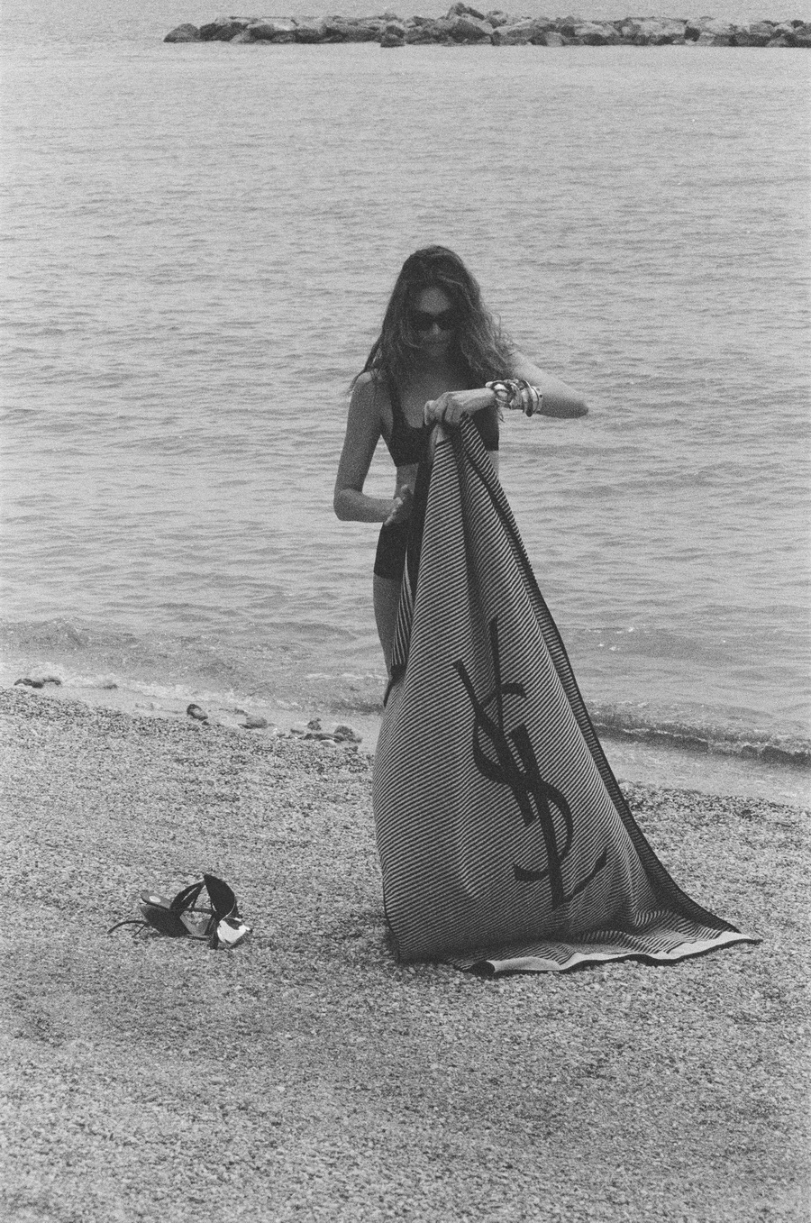 Saint Laurent เปิดมุมมองฤดูร้อนใหม่ในแคมเปญ Shades of Summer โดย Anthony Vaccarello