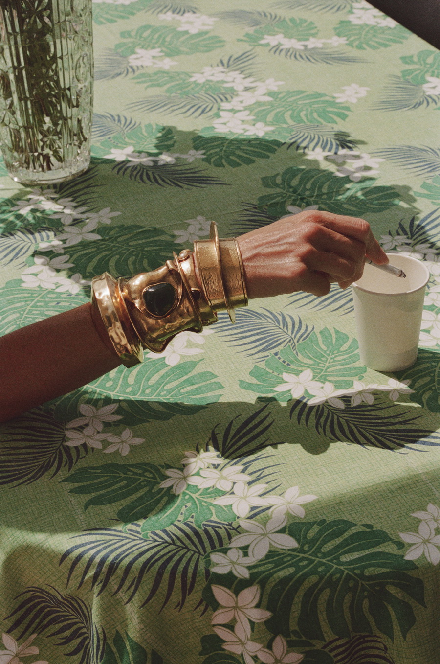 Saint Laurent เปิดมุมมองฤดูร้อนใหม่ในแคมเปญ Shades of Summer โดย Anthony Vaccarello