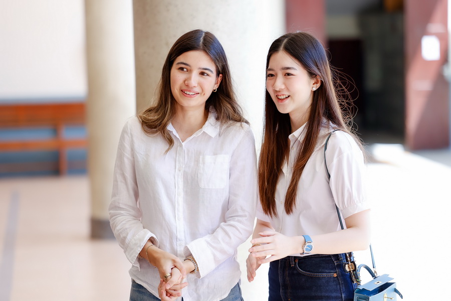 EM DISTRICT LA BELLE et LE BEAU รุ่นที่ 1 ร่วมกิจกรรมพิเศษ แบ่งปันรอยยิ้มให้น้องๆ ผู้พิการทางการเห็น