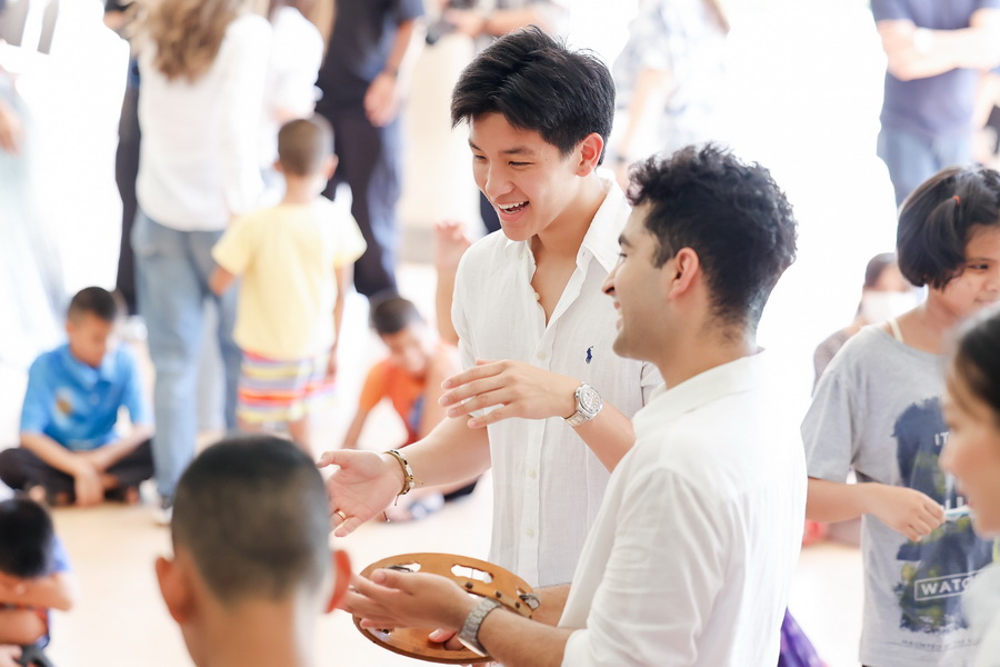 EM DISTRICT LA BELLE et LE BEAU รุ่นที่ 1 ร่วมกิจกรรมพิเศษ แบ่งปันรอยยิ้มให้น้องๆ ผู้พิการทางการเห็น