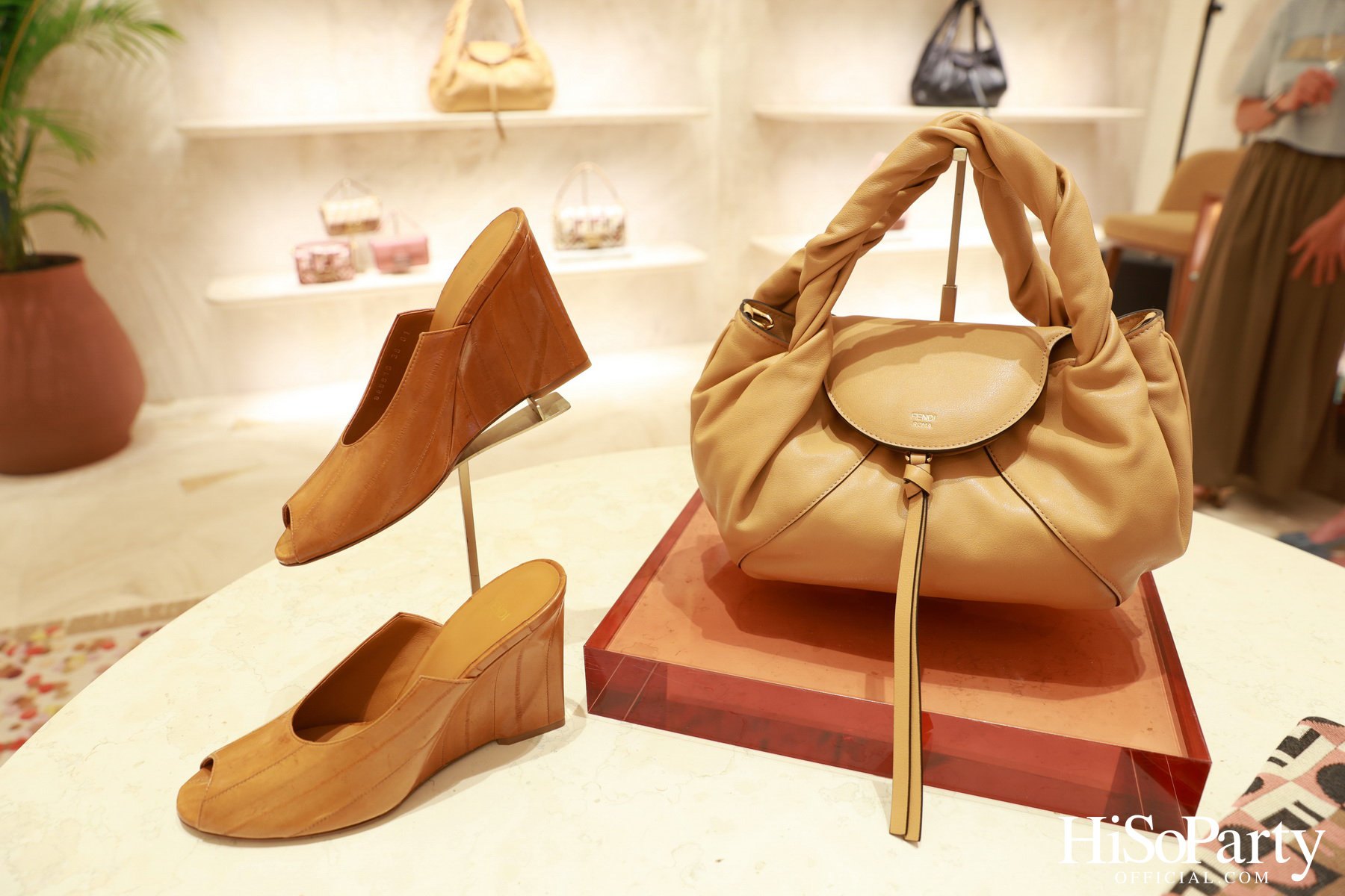 FENDI เปิดบูติกแห่งใหม่ ณ ICONSIAM พร้อมจัดงานค็อกเทลปาร์ตี้สุดเอ็กซ์คลูซีฟ เปิดตัวคอลเลกชัน Fall/Winter 2025-26 ครั้งแรกในไทย