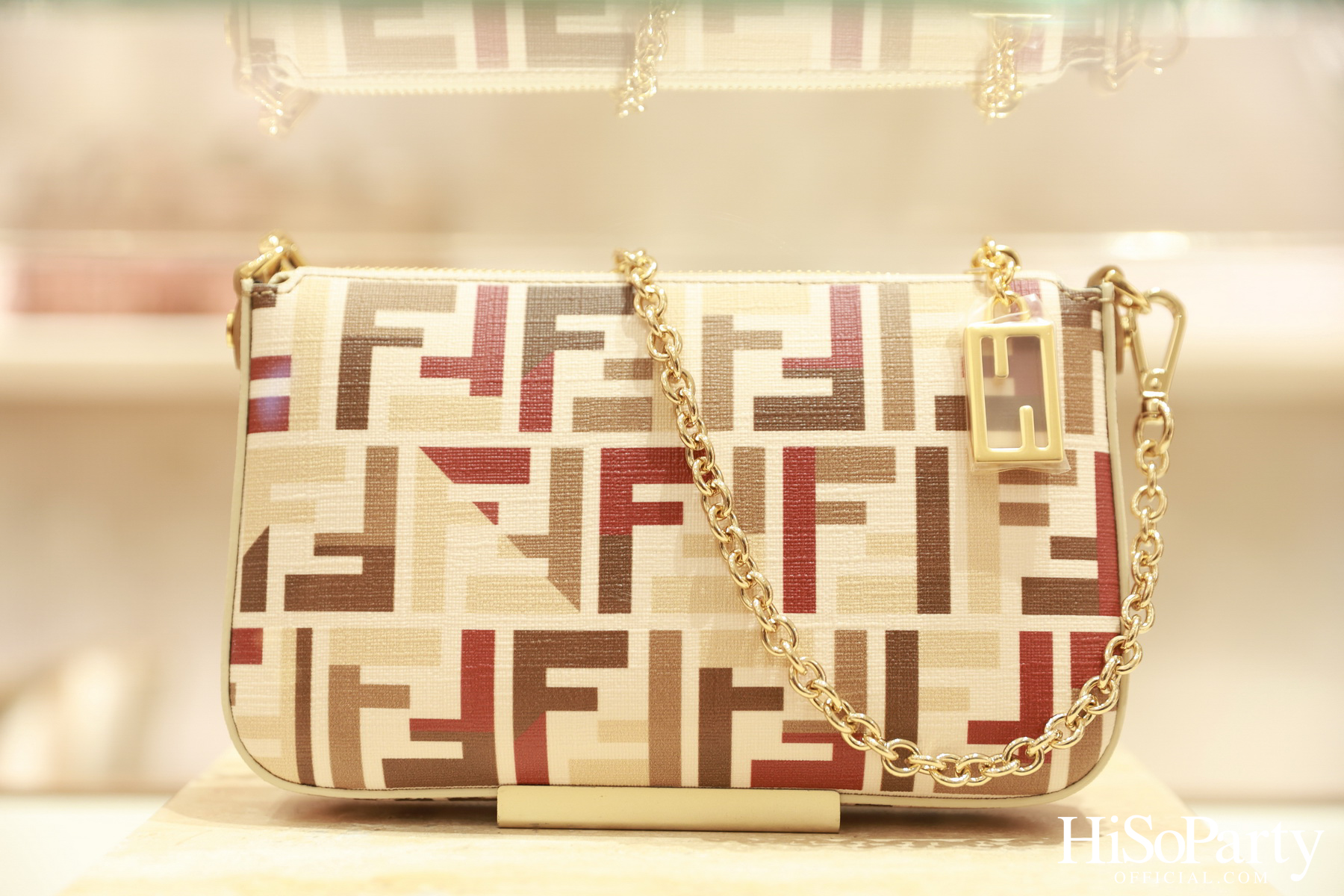 FENDI เปิดบูติกแห่งใหม่ ณ ICONSIAM พร้อมจัดงานค็อกเทลปาร์ตี้สุดเอ็กซ์คลูซีฟ เปิดตัวคอลเลกชัน Fall/Winter 2025-26 ครั้งแรกในไทย