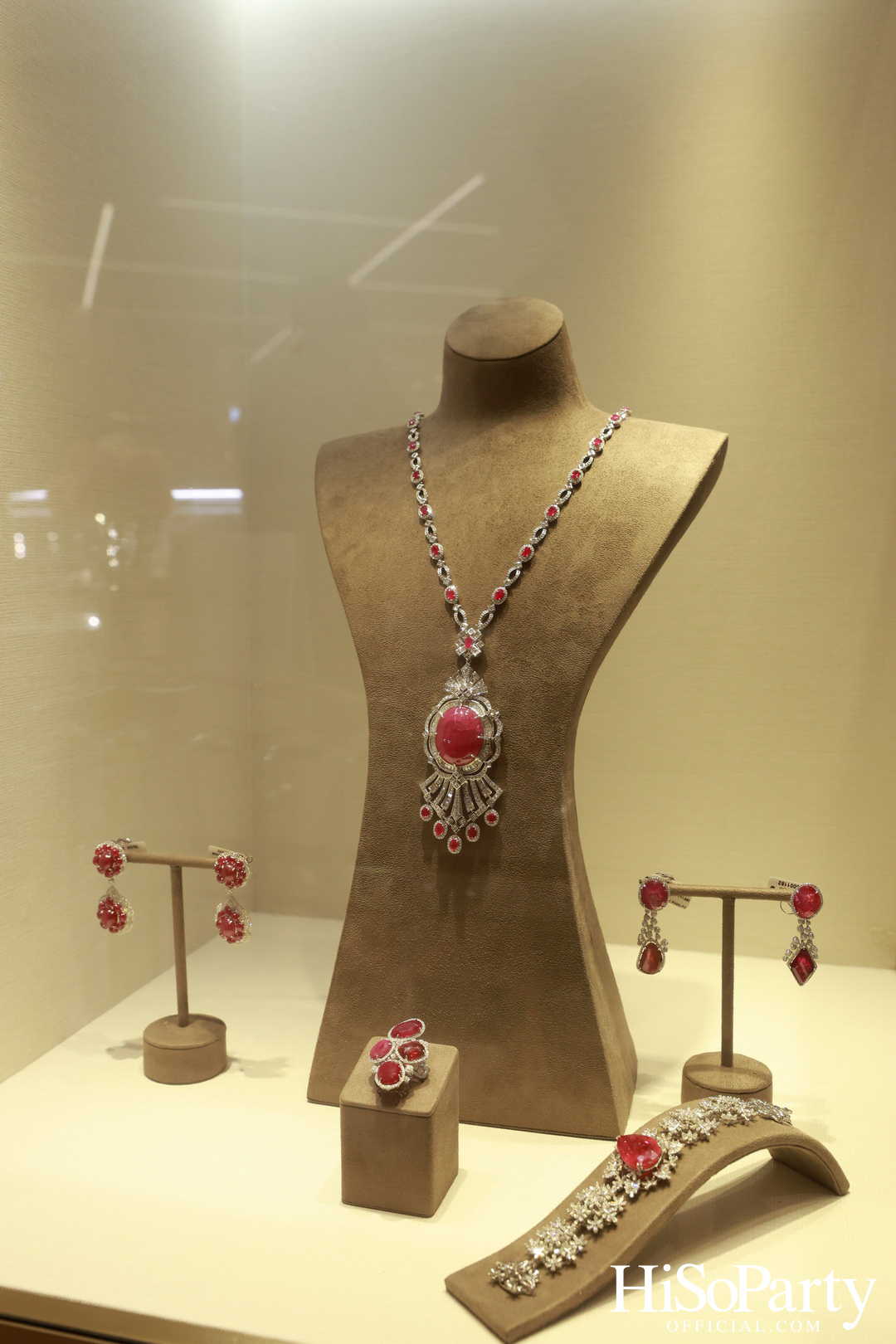 Beauty Gems เปิดตัวคอลเลกชันใหม่ ‘Abeille Magnifique’ สะท้อนความงดงามอันทรงพลังของผึ้ง