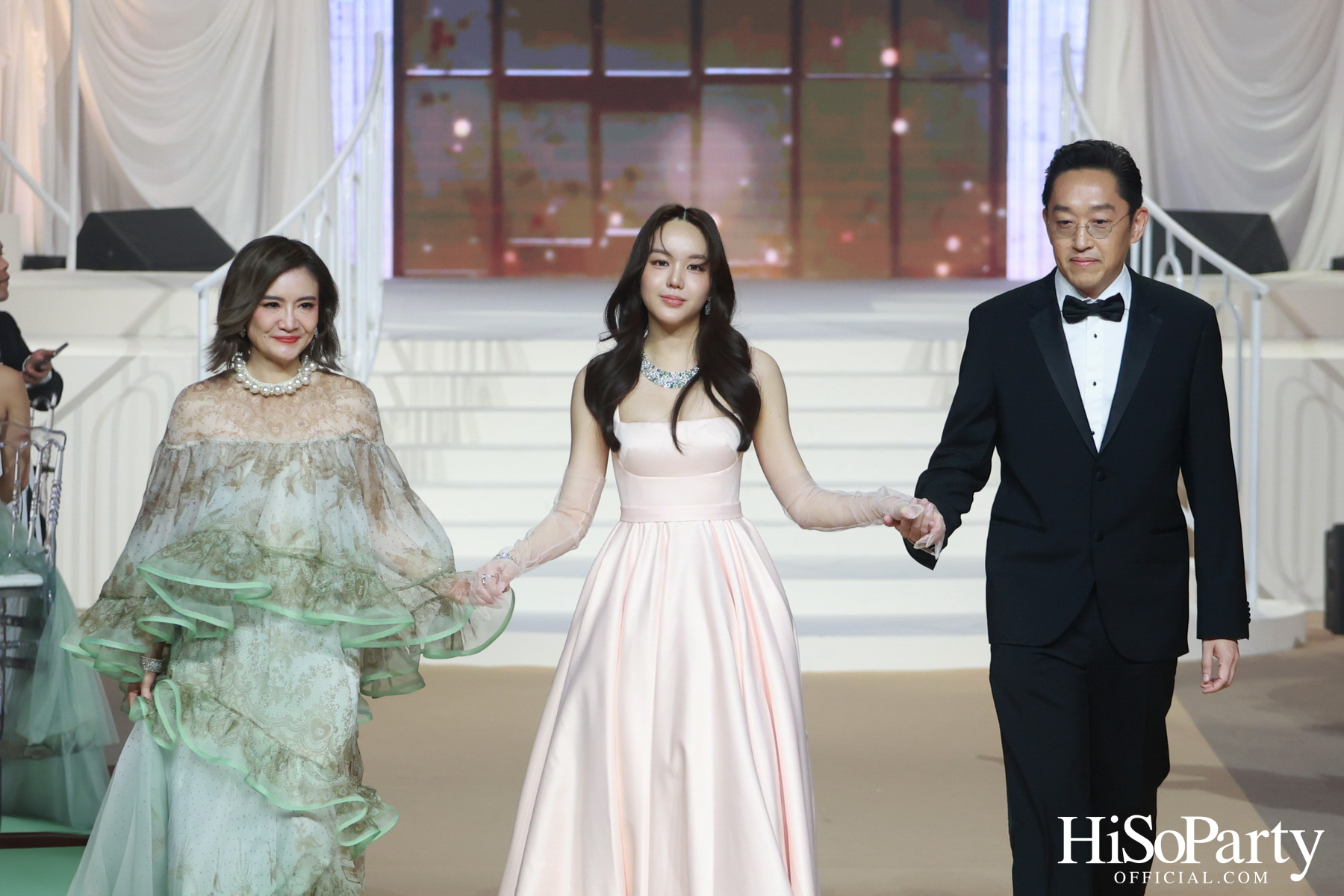 EM DISTRICT เนรมิตค่ำคืนสุดสง่างาม ‘LA BELLE et LE BEAU 2025’ เปิดตัว 15 หนุ่มสาว GEN Z ที่มากด้วยความสามารถ และแพชชั่น