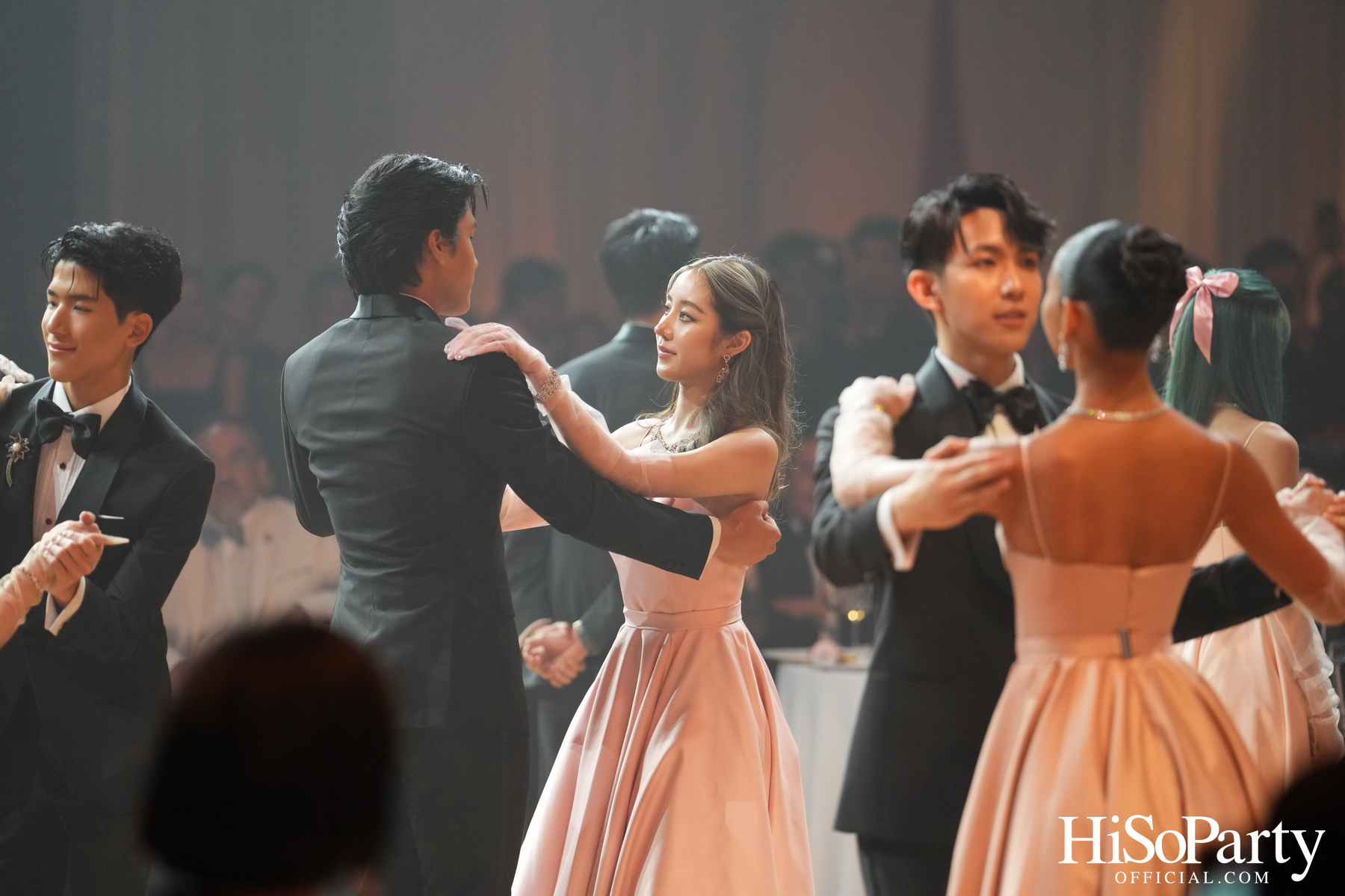 EM DISTRICT เนรมิตค่ำคืนสุดสง่างาม ‘LA BELLE et LE BEAU 2025’ เปิดตัว 15 หนุ่มสาว GEN Z ที่มากด้วยความสามารถ และแพชชั่น