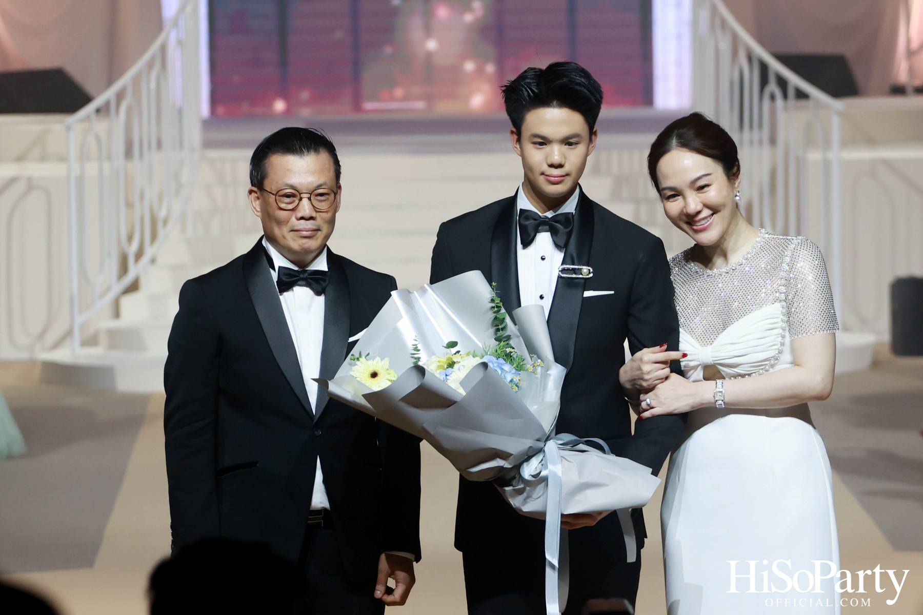 EM DISTRICT เนรมิตค่ำคืนสุดสง่างาม ‘LA BELLE et LE BEAU 2025’ เปิดตัว 15 หนุ่มสาว GEN Z ที่มากด้วยความสามารถ และแพชชั่น