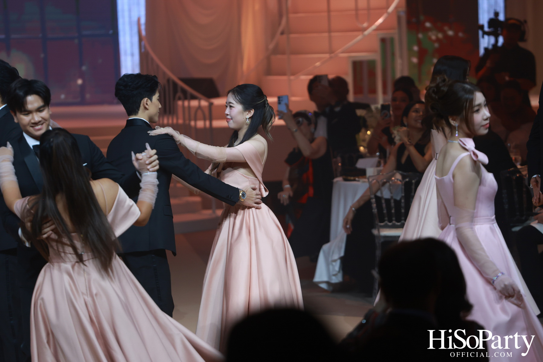 EM DISTRICT เนรมิตค่ำคืนสุดสง่างาม ‘LA BELLE et LE BEAU 2025’ เปิดตัว 15 หนุ่มสาว GEN Z ที่มากด้วยความสามารถ และแพชชั่น