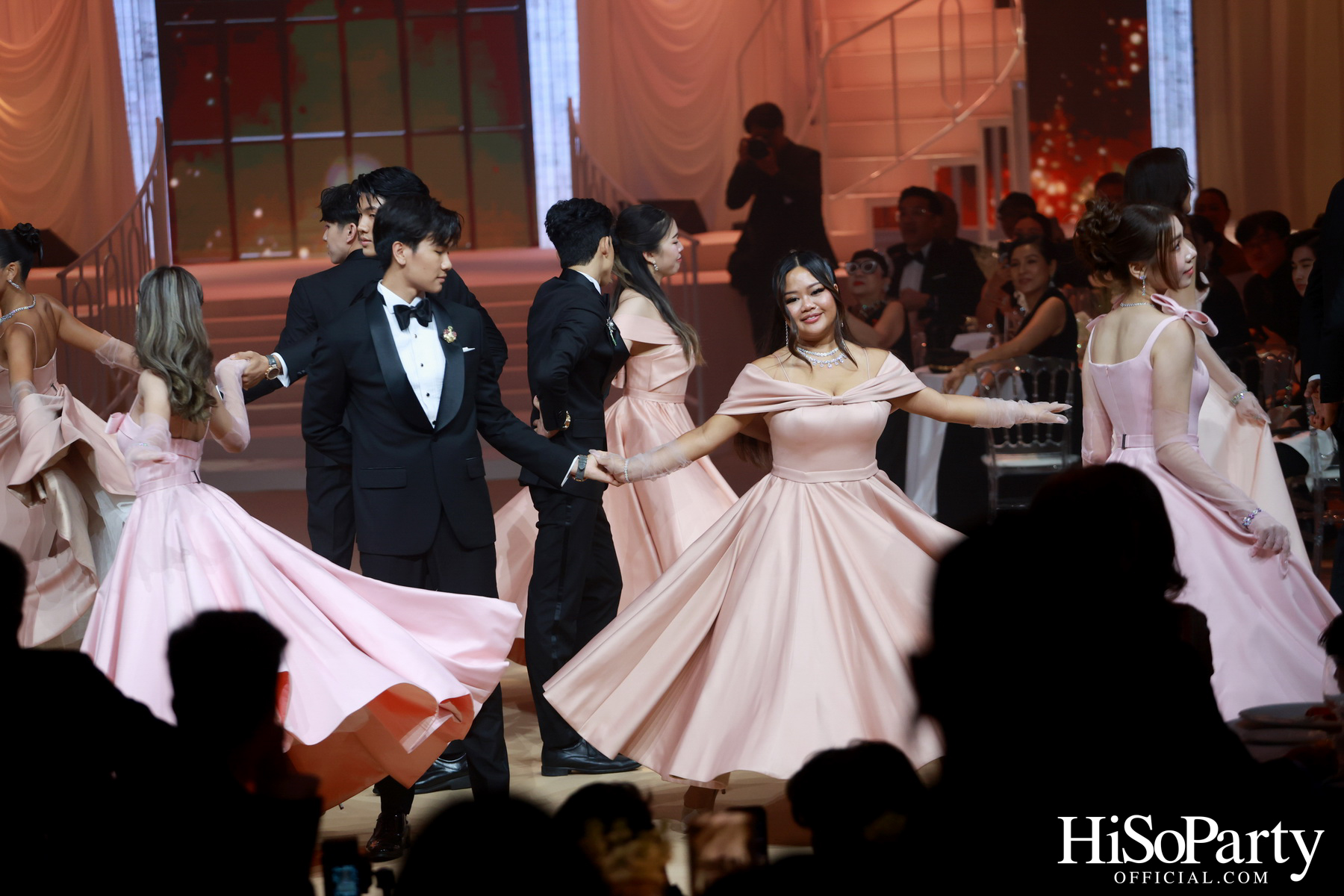 EM DISTRICT เนรมิตค่ำคืนสุดสง่างาม ‘LA BELLE et LE BEAU 2025’ เปิดตัว 15 หนุ่มสาว GEN Z ที่มากด้วยความสามารถ และแพชชั่น