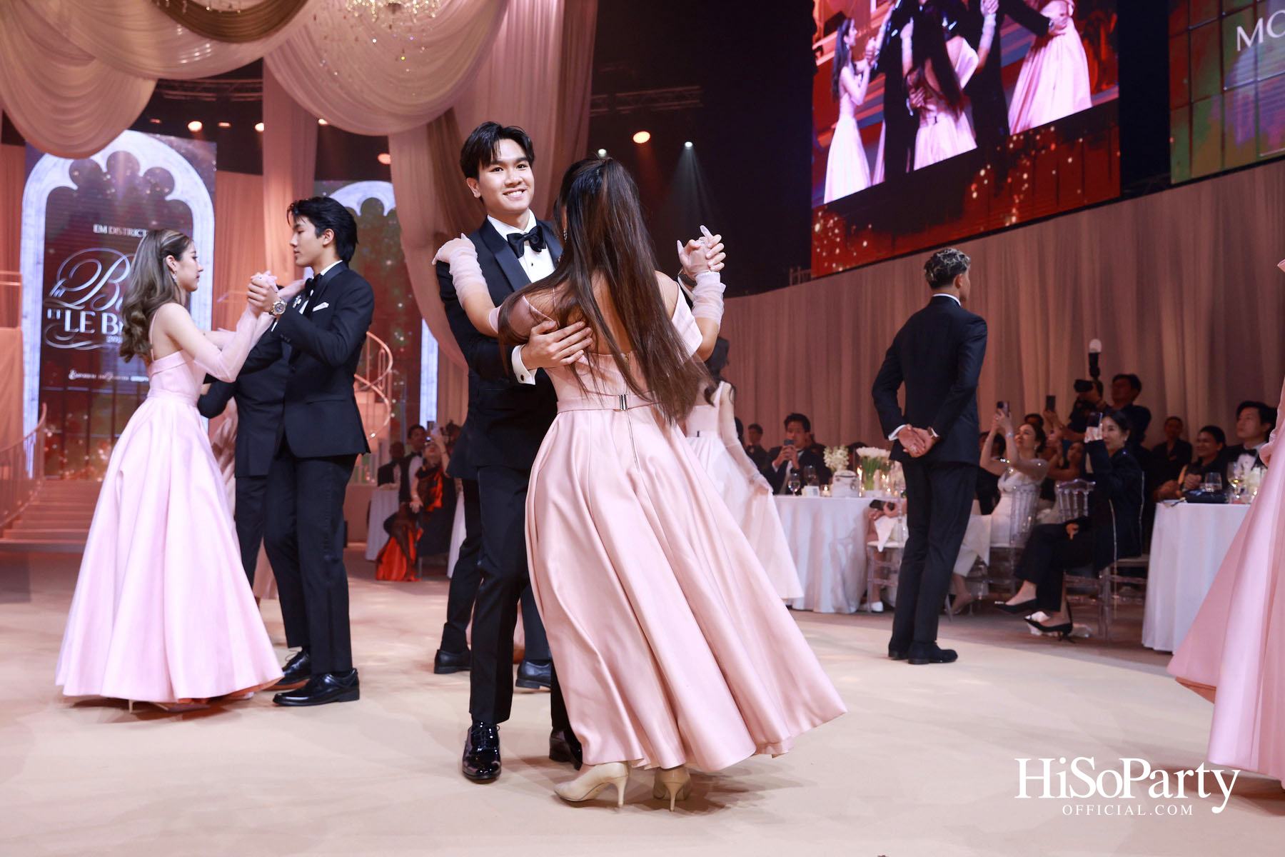 EM DISTRICT เนรมิตค่ำคืนสุดสง่างาม ‘LA BELLE et LE BEAU 2025’ เปิดตัว 15 หนุ่มสาว GEN Z ที่มากด้วยความสามารถ และแพชชั่น