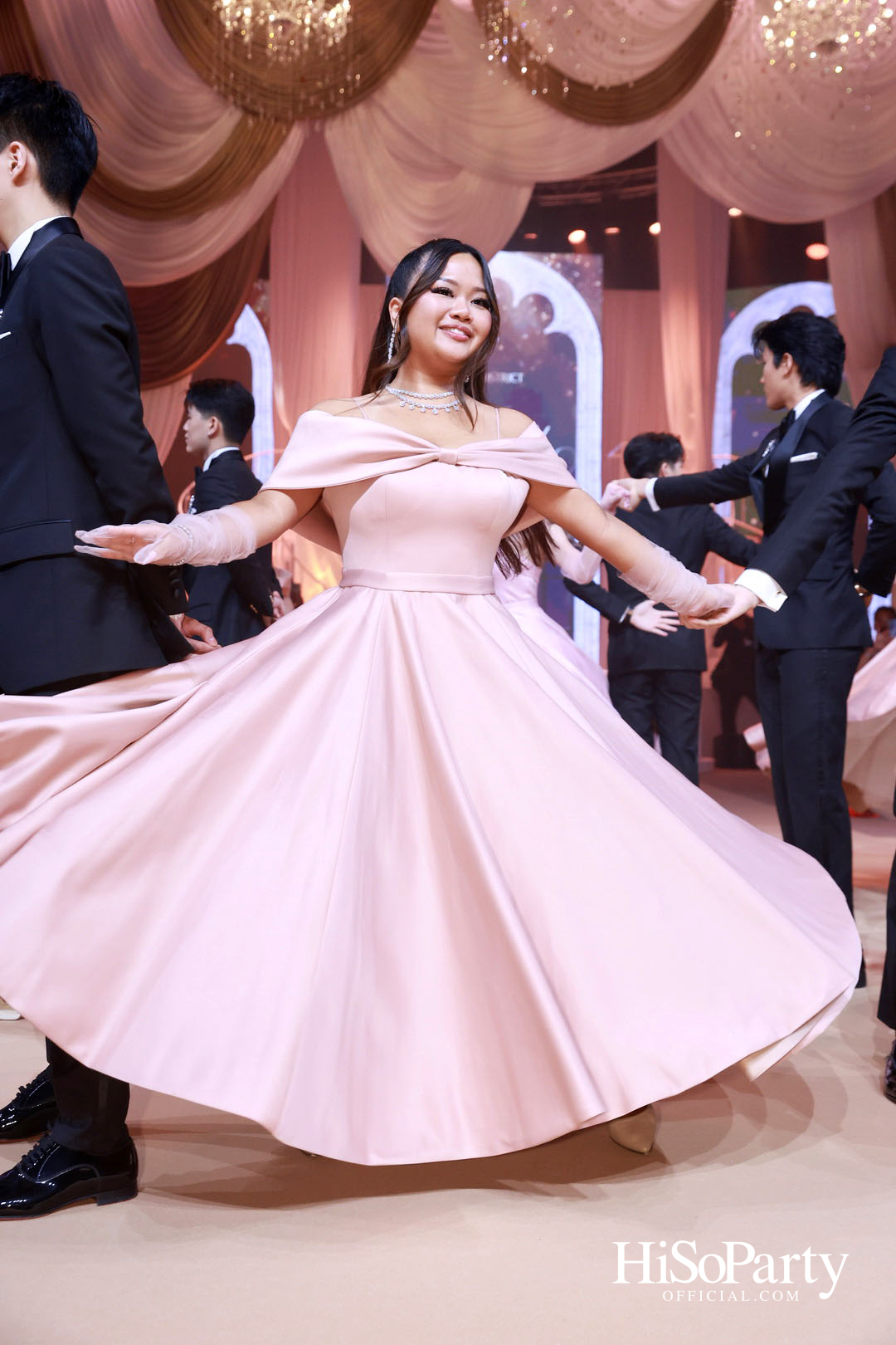 EM DISTRICT เนรมิตค่ำคืนสุดสง่างาม ‘LA BELLE et LE BEAU 2025’ เปิดตัว 15 หนุ่มสาว GEN Z ที่มากด้วยความสามารถ และแพชชั่น