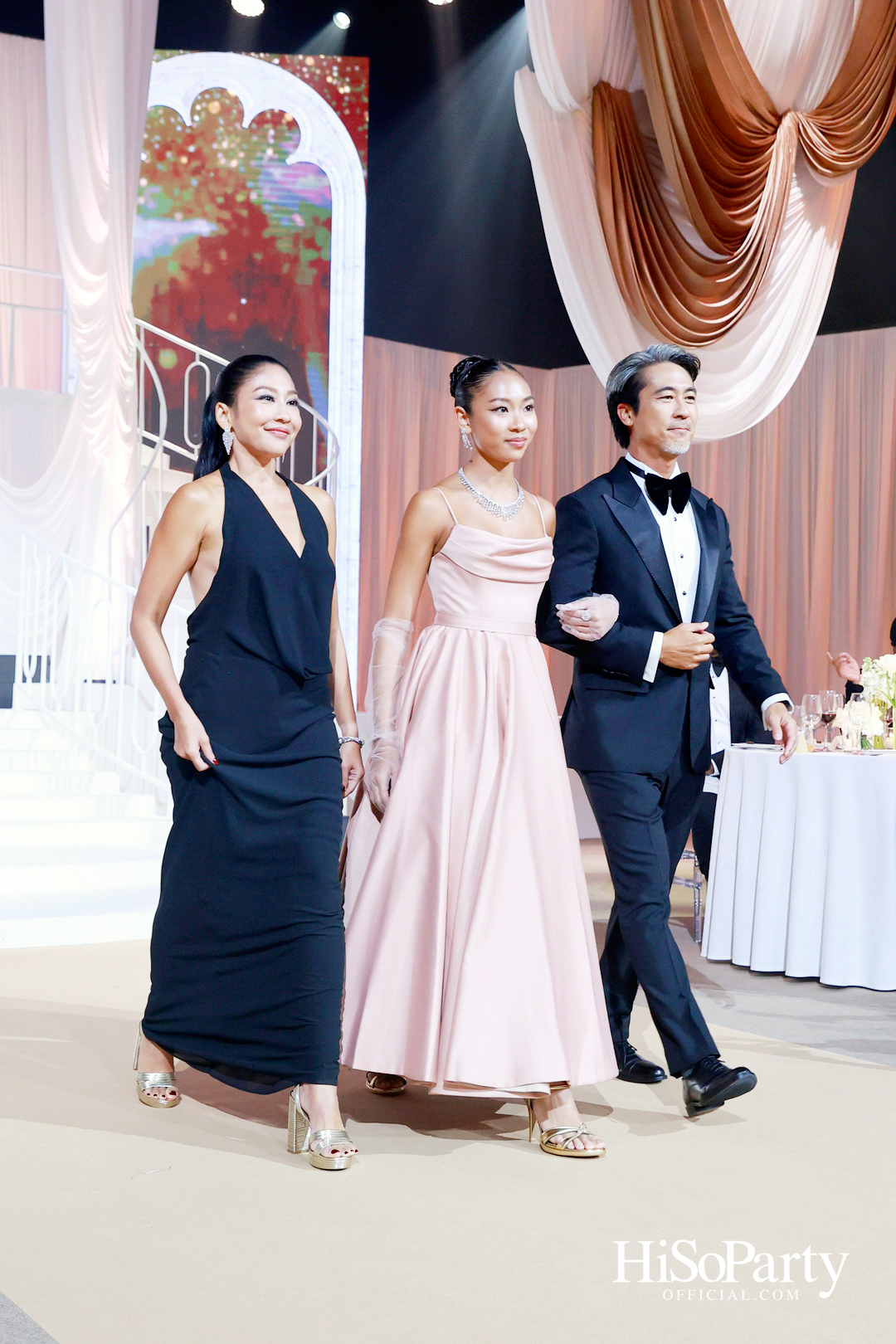 EM DISTRICT เนรมิตค่ำคืนสุดสง่างาม ‘LA BELLE et LE BEAU 2025’ เปิดตัว 15 หนุ่มสาว GEN Z ที่มากด้วยความสามารถ และแพชชั่น