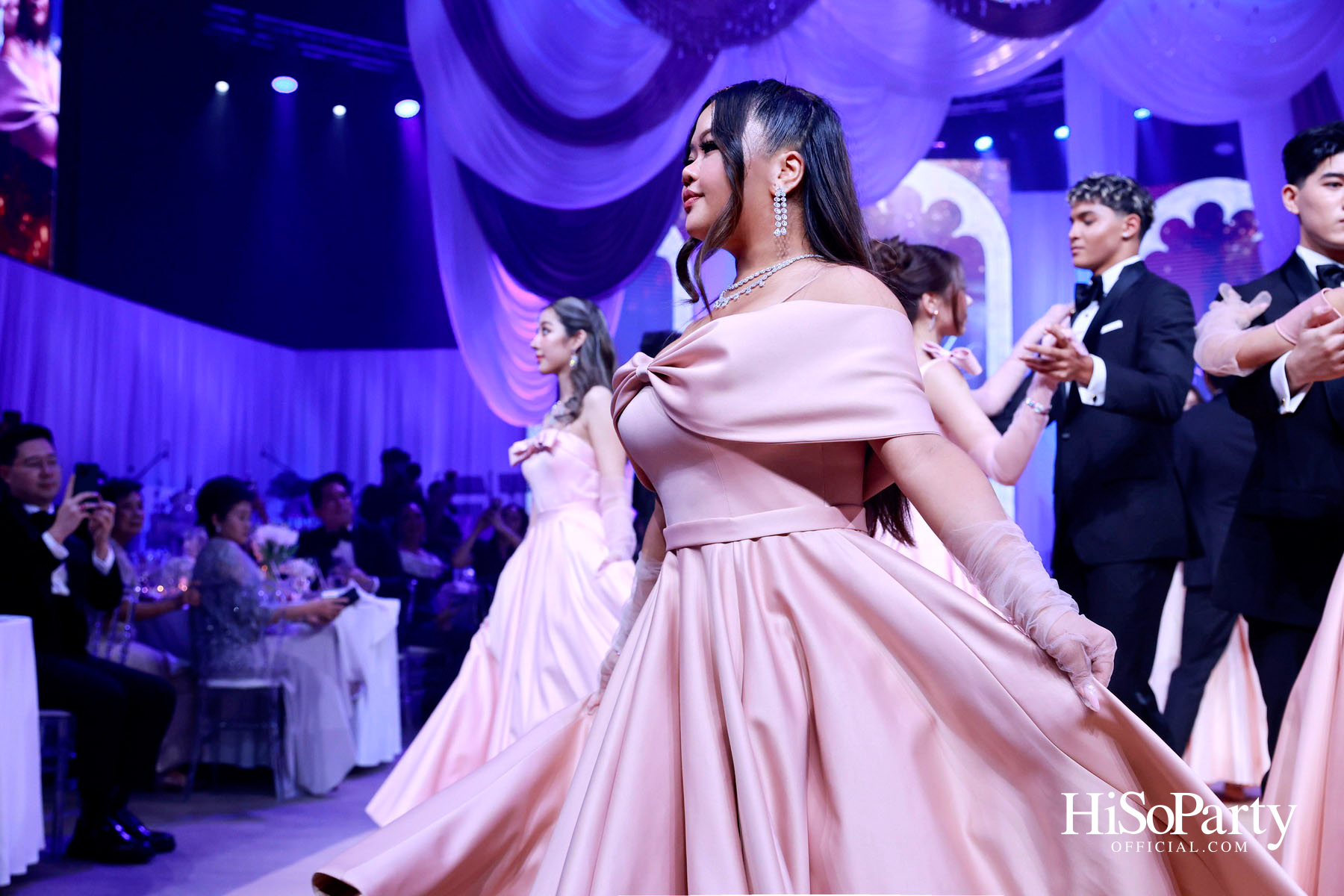 EM DISTRICT เนรมิตค่ำคืนสุดสง่างาม ‘LA BELLE et LE BEAU 2025’ เปิดตัว 15 หนุ่มสาว GEN Z ที่มากด้วยความสามารถ และแพชชั่น