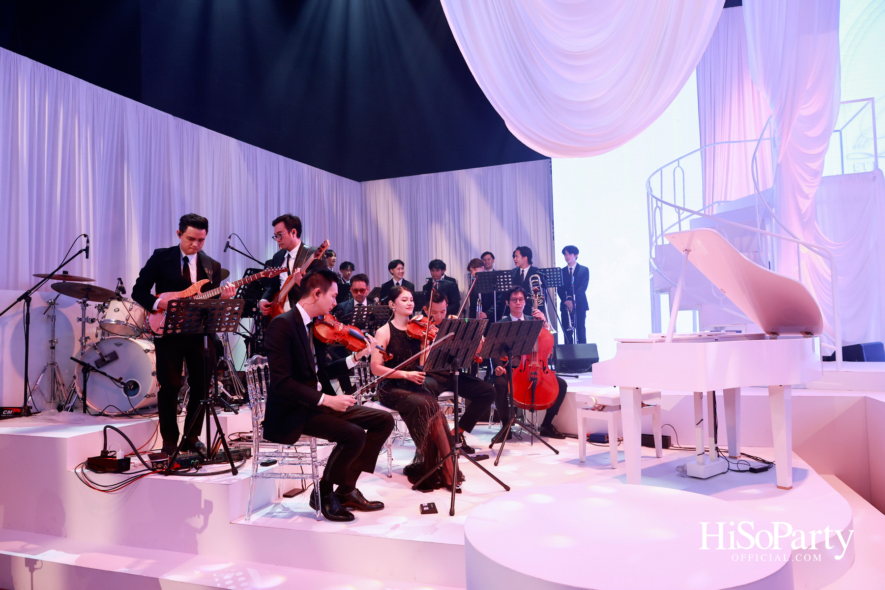 EM DISTRICT เนรมิตค่ำคืนสุดสง่างาม ‘LA BELLE et LE BEAU 2025’ เปิดตัว 15 หนุ่มสาว GEN Z ที่มากด้วยความสามารถ และแพชชั่น