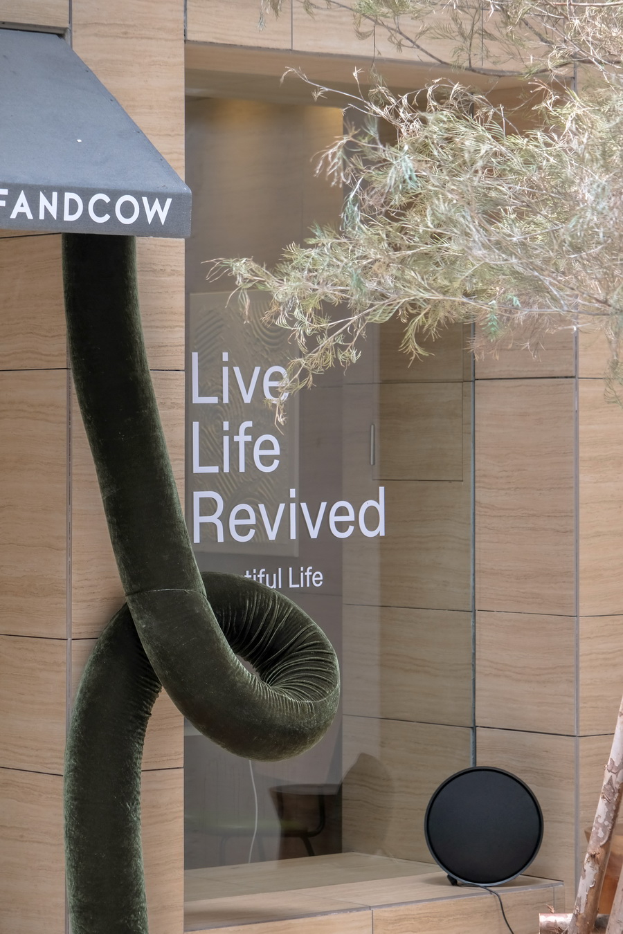 ‘นิว ชยภัค’ ชวนเช็กอิน ‘Erb x COF AND COW’ คาเฟ่หอมที่สุดในกรุงเทพฯ กับประสบการณ์ ‘ฟื้น ตื่น รื่นรมย์’ ถึง 31 สิงหาคมนี้