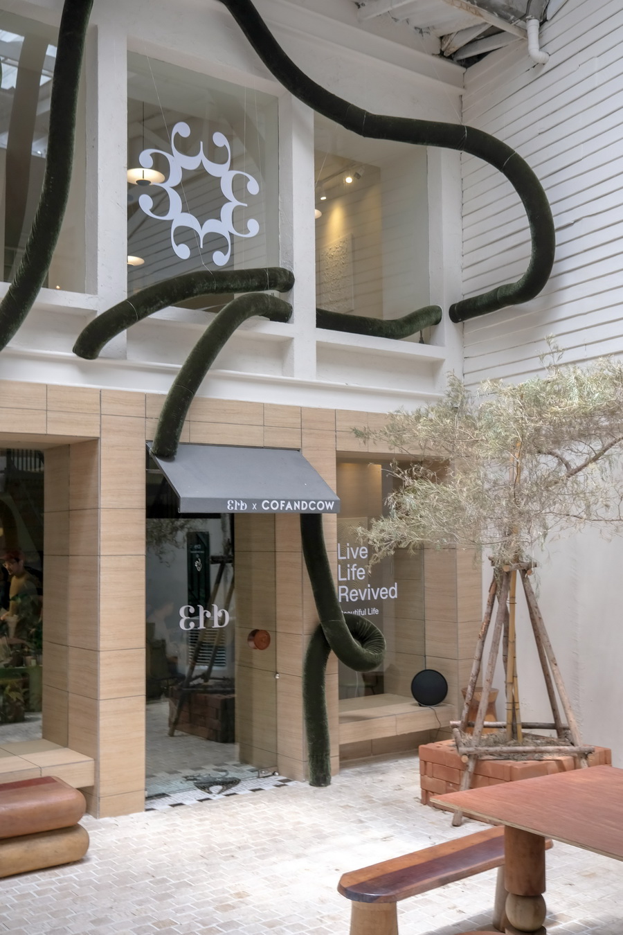 ‘นิว ชยภัค’ ชวนเช็กอิน ‘Erb x COF AND COW’ คาเฟ่หอมที่สุดในกรุงเทพฯ กับประสบการณ์ ‘ฟื้น ตื่น รื่นรมย์’ ถึง 31 สิงหาคมนี้