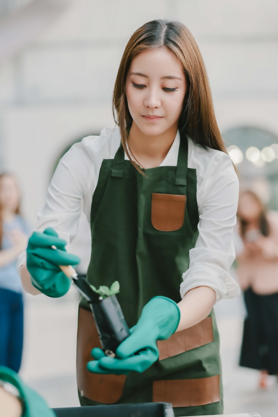 EM DISTRICT ชวน 15 หนุ่มสาว LA BELLE et LE BEAU รุ่น 2 ร่วมกิจกรรมเพื่อสังคม ปลูกต้นกล้าเพื่อโลกสีเขียว