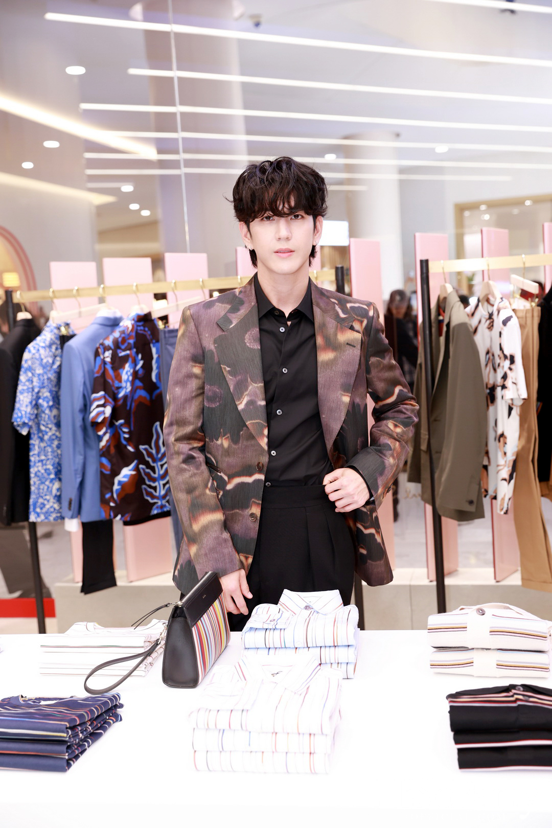 Paul Smith เปิดแฟล็กชิพสโตร์แห่งใหม่ที่เอ็มควอเทียร์ ใหญ่ที่สุดในเอเชียตะวันออกเฉียงใต้ พร้อมเผยคอลเลกชัน Autumn/Winter 2025