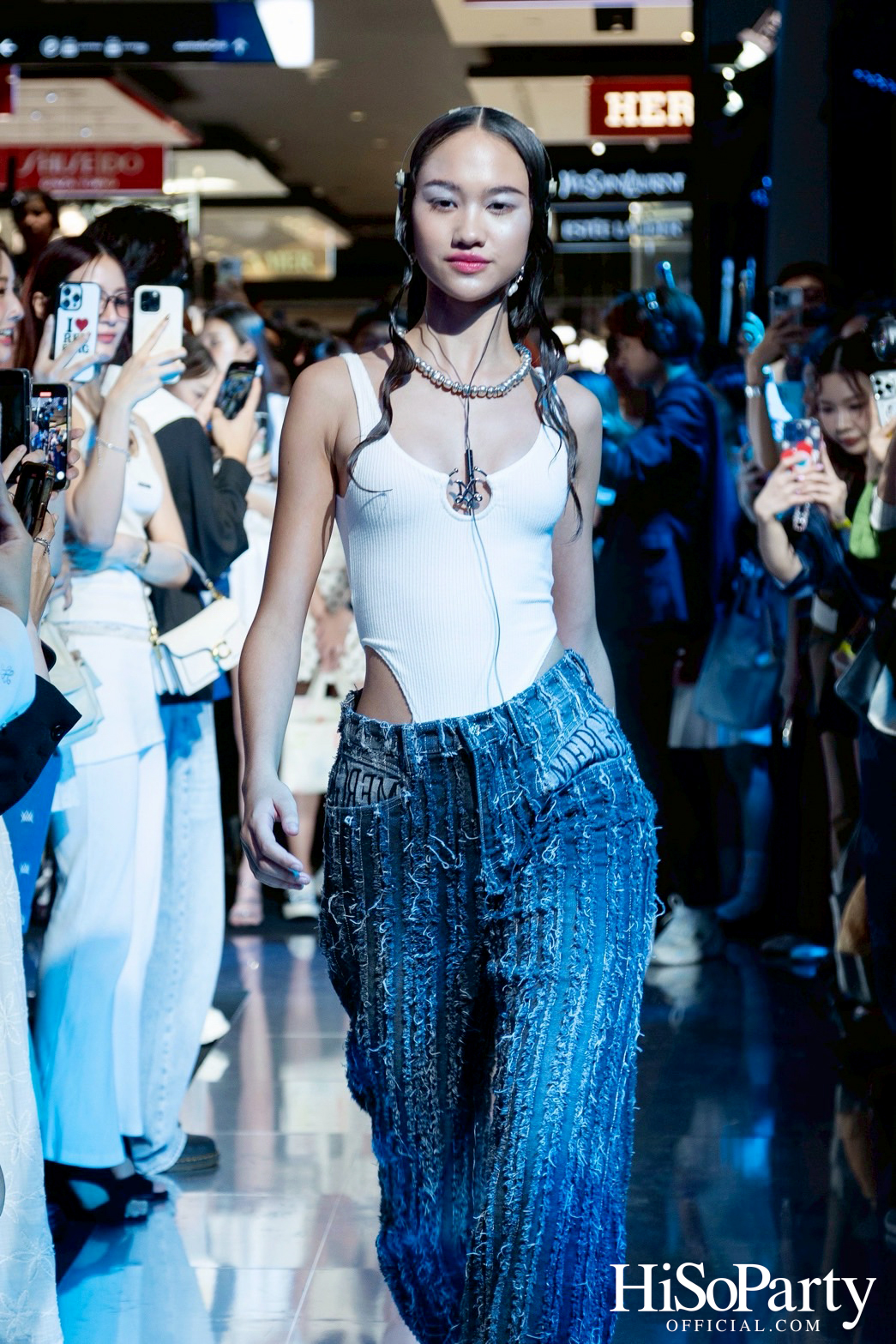 Central The Fashion Disruptors 2025 รวมพลัง 16 แบรนด์ออนไลน์ไทย สู่แฟชั่นโชว์ยิ่งใหญ่บนรันเวย์