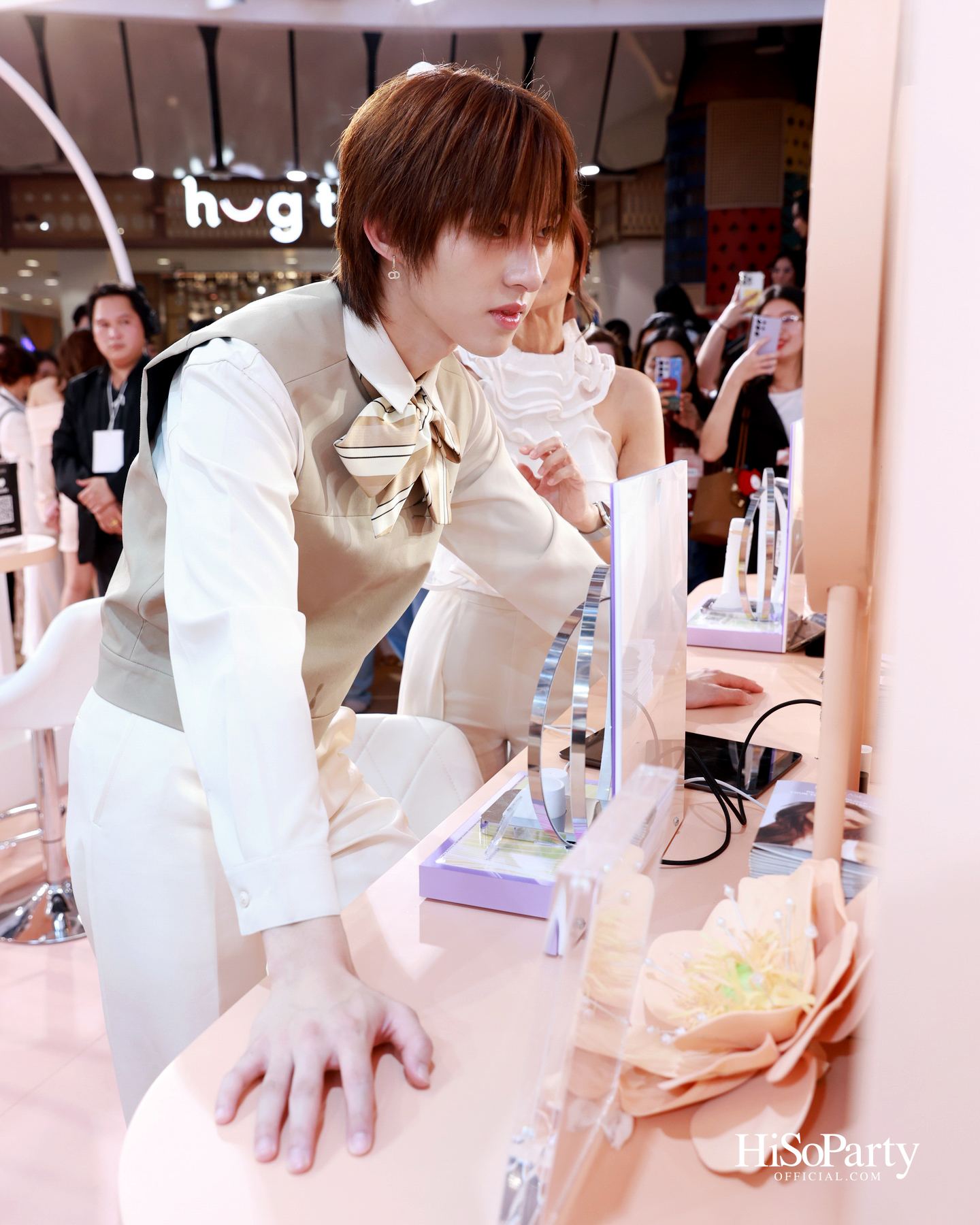 Kérastase เปิดตัว ‘Gloss Absolu’ คอลเลกชันใหม่ ครั้งแรก! กับเทคโนโลยี Hydra-Glazing เพื่อผมเงางามระดับโอตกูตูร์