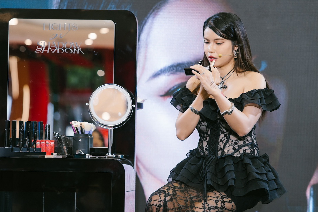 KATE ร่วมกับ EVEANDBOY และ เดอะมอลล์ไลฟ์สโตร์ บางกะปิ จัดงาน ‘LIGHTS ON SHADOW’ Event