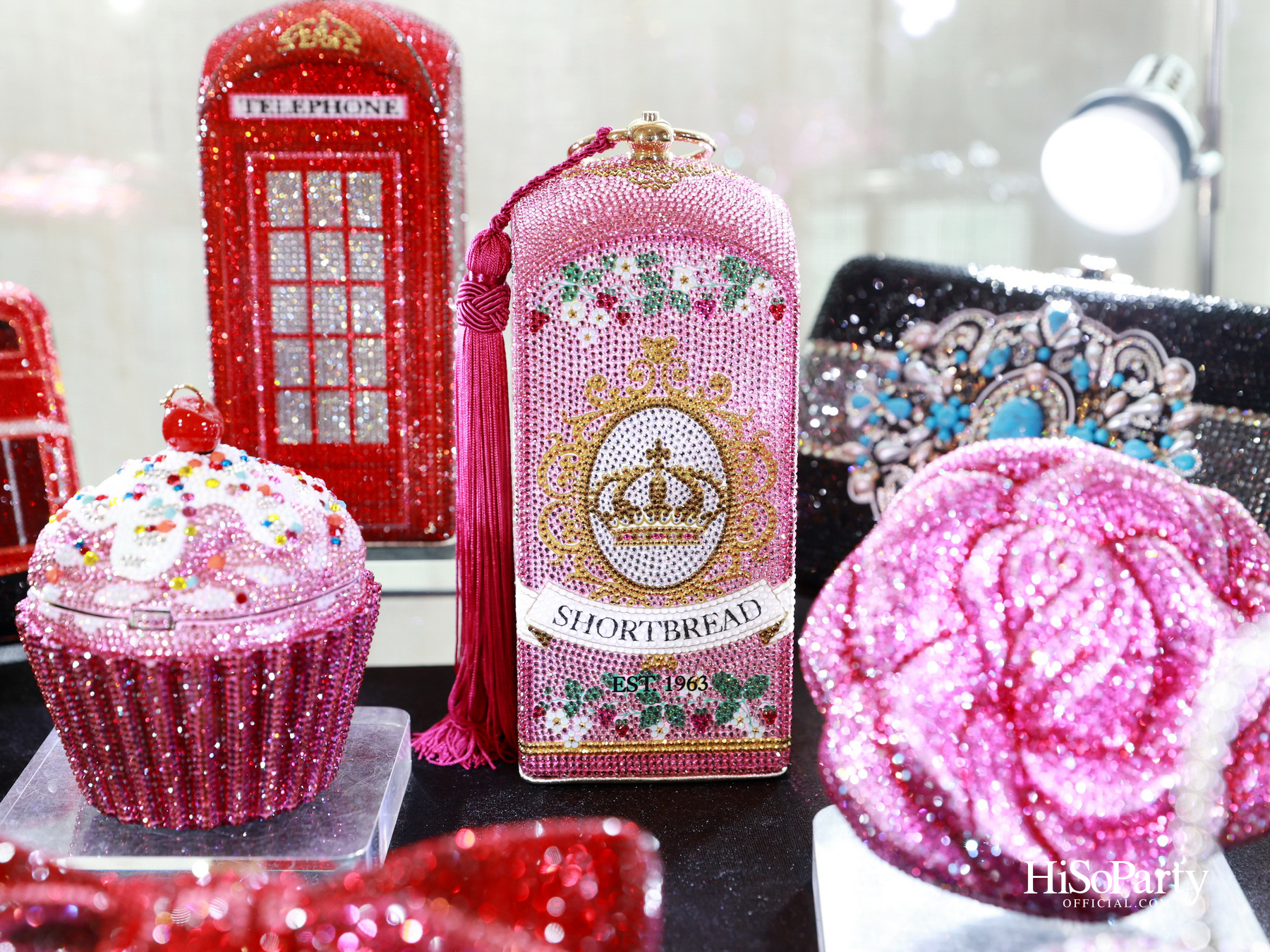 PRIVATE SHOWCASE AT SCOPE THONGLOR FEATURING SHOW UNIT ALONGSIDE MASTERPIECES CURATED BY BEAUTY GEMS