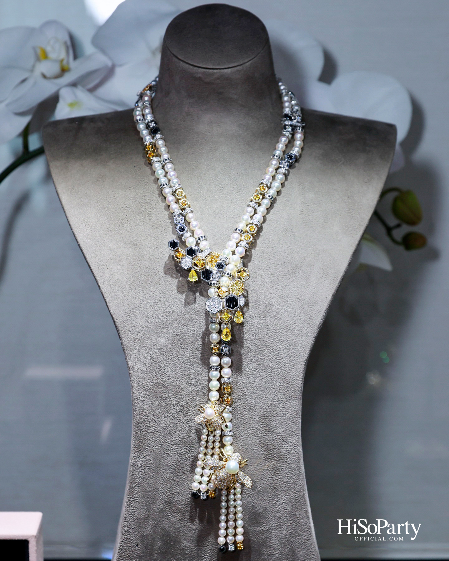 PRIVATE SHOWCASE AT SCOPE THONGLOR FEATURING SHOW UNIT ALONGSIDE MASTERPIECES CURATED BY BEAUTY GEMS