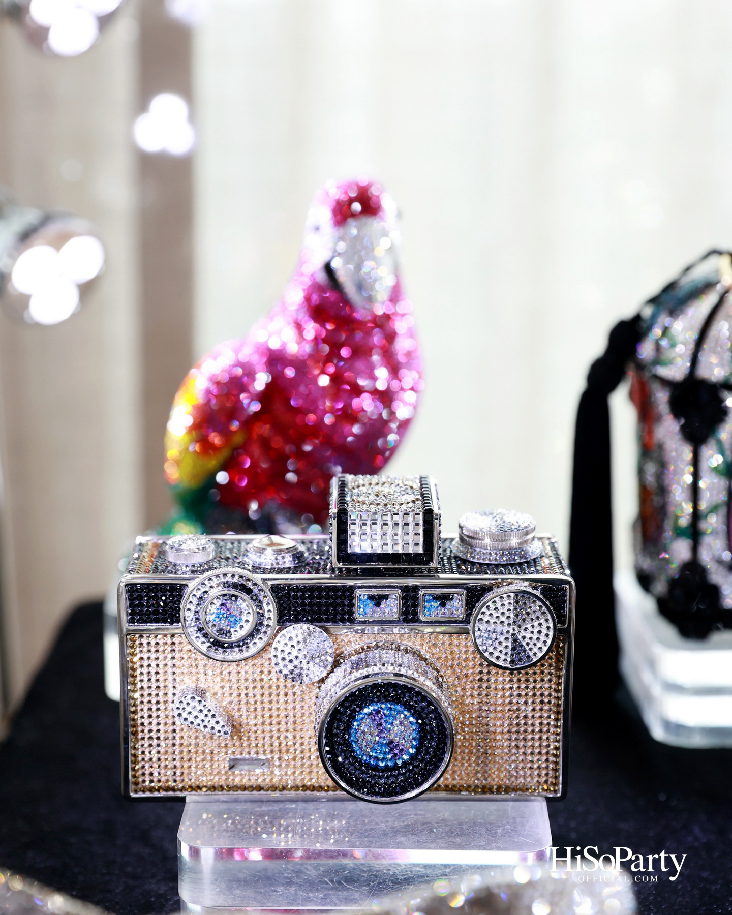 PRIVATE SHOWCASE AT SCOPE THONGLOR FEATURING SHOW UNIT ALONGSIDE MASTERPIECES CURATED BY BEAUTY GEMS