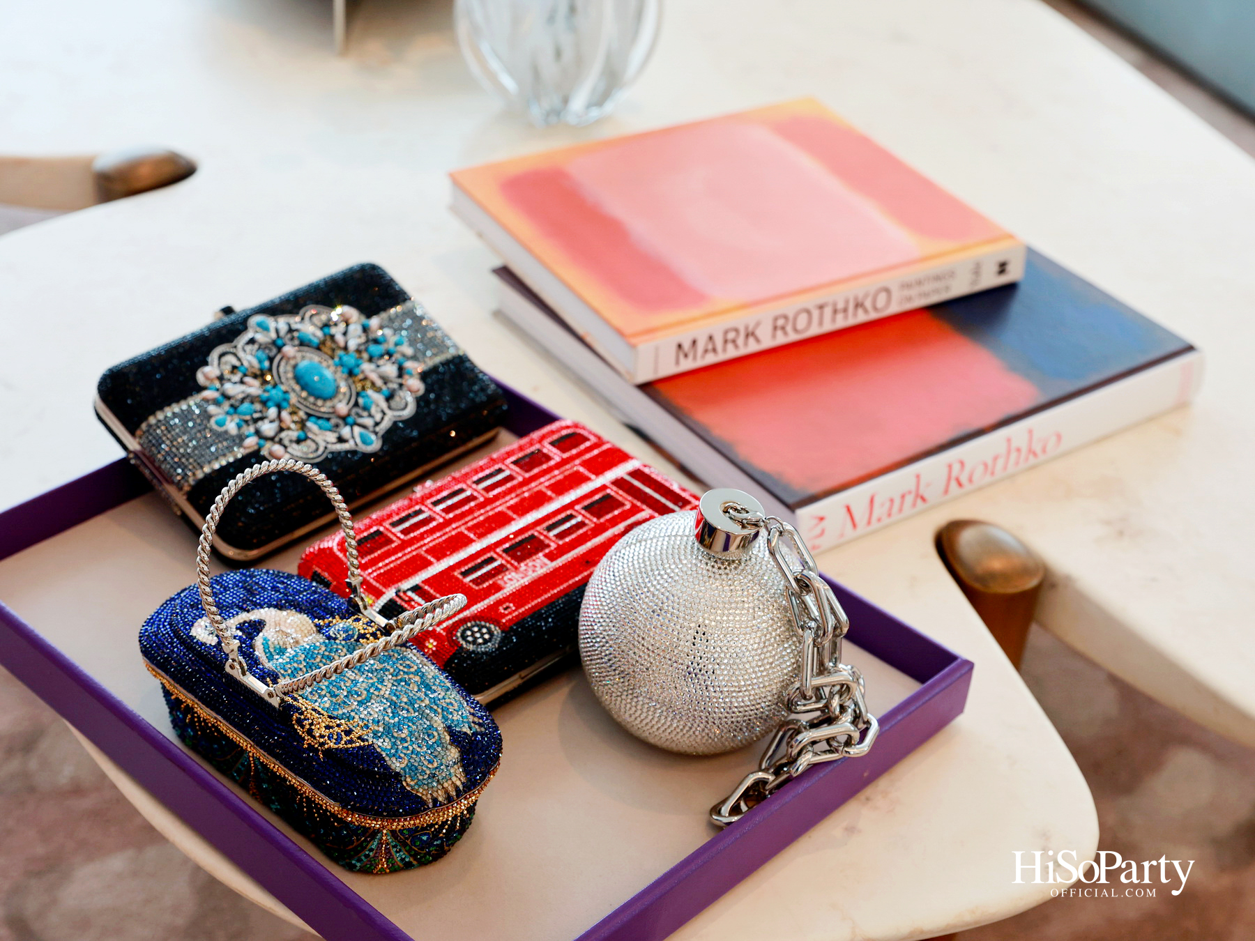 PRIVATE SHOWCASE AT SCOPE THONGLOR FEATURING SHOW UNIT ALONGSIDE MASTERPIECES CURATED BY BEAUTY GEMS