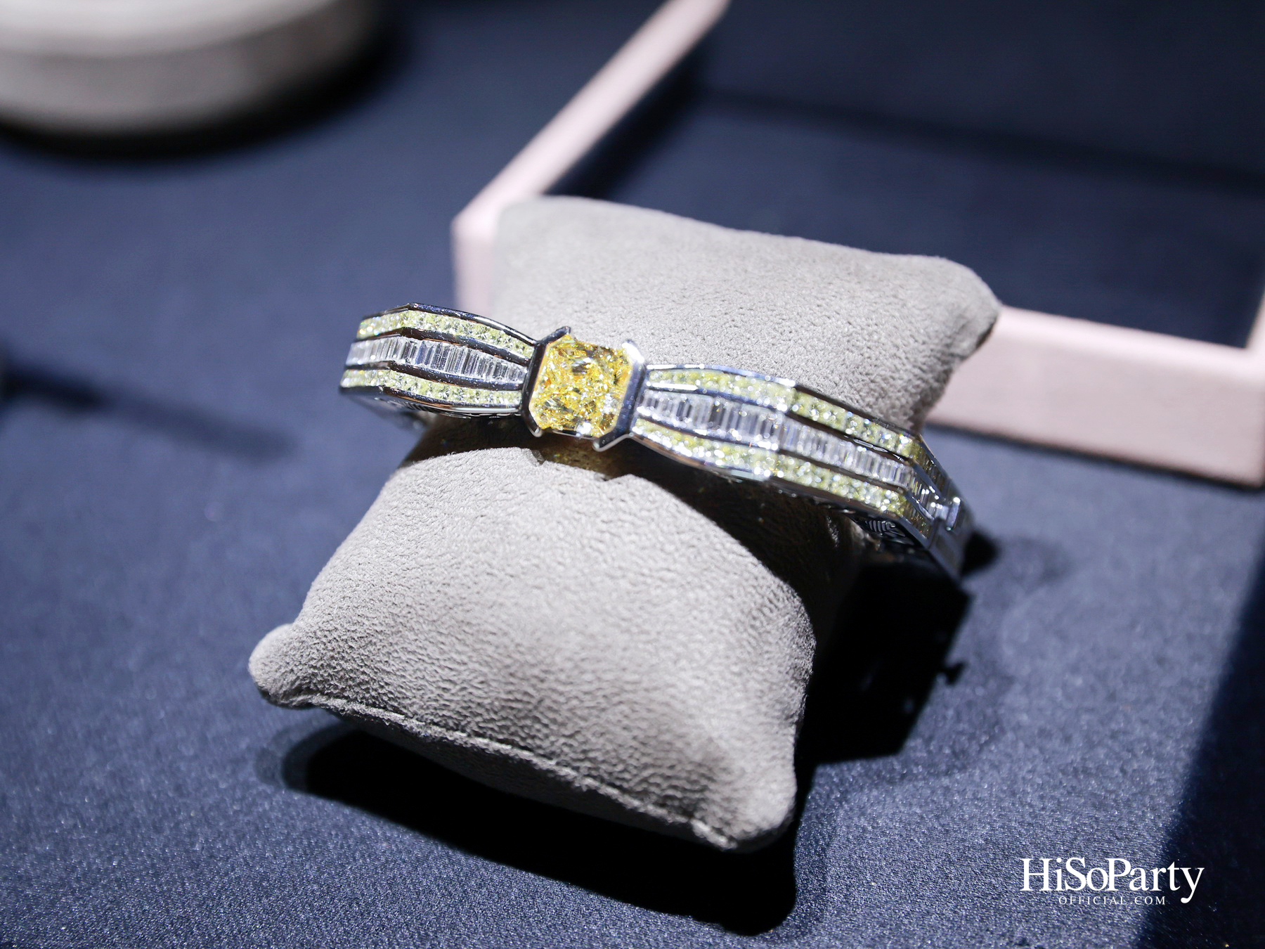 PRIVATE SHOWCASE AT SCOPE THONGLOR FEATURING SHOW UNIT ALONGSIDE MASTERPIECES CURATED BY BEAUTY GEMS