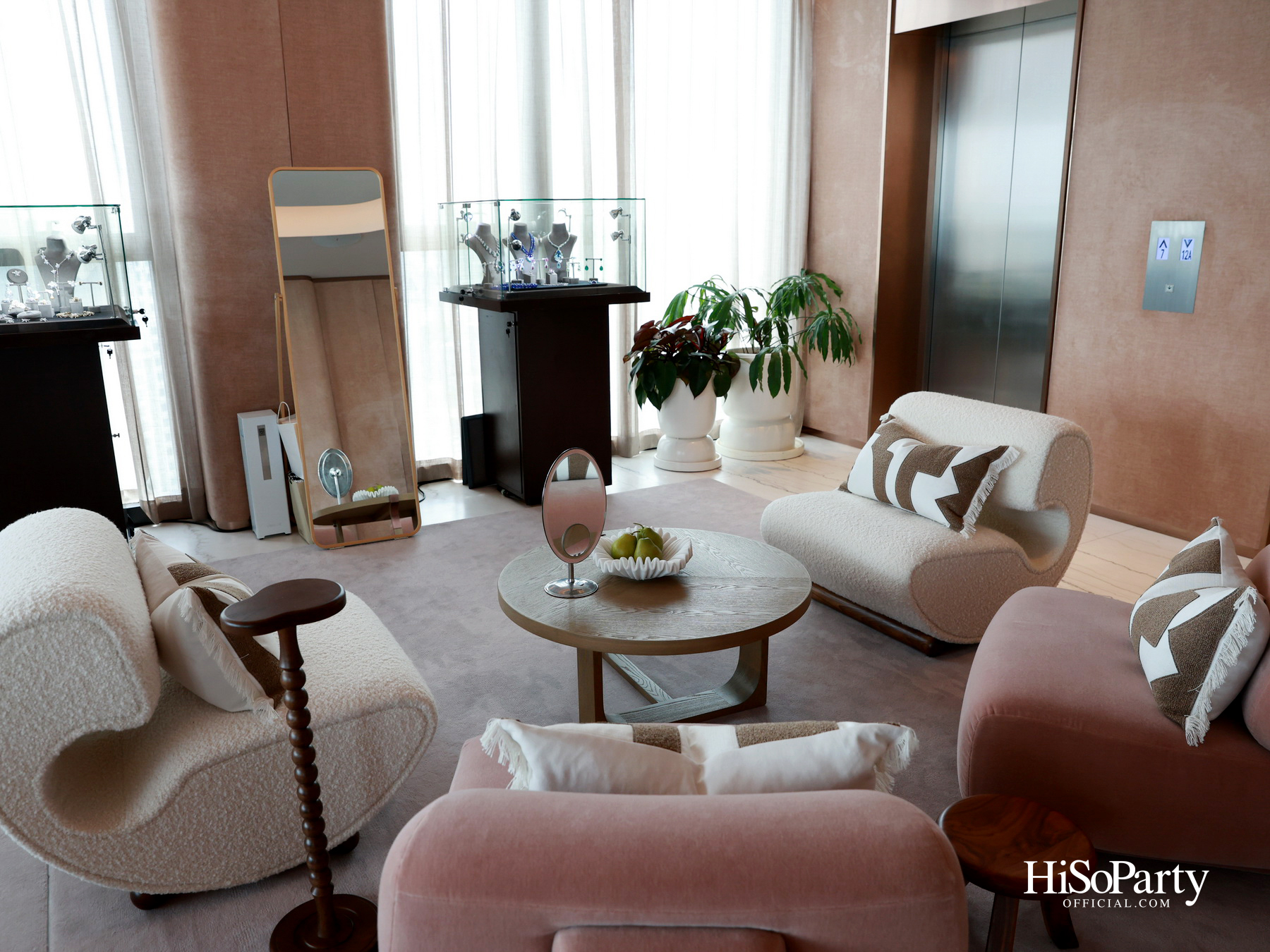 PRIVATE SHOWCASE AT SCOPE THONGLOR FEATURING SHOW UNIT ALONGSIDE MASTERPIECES CURATED BY BEAUTY GEMS