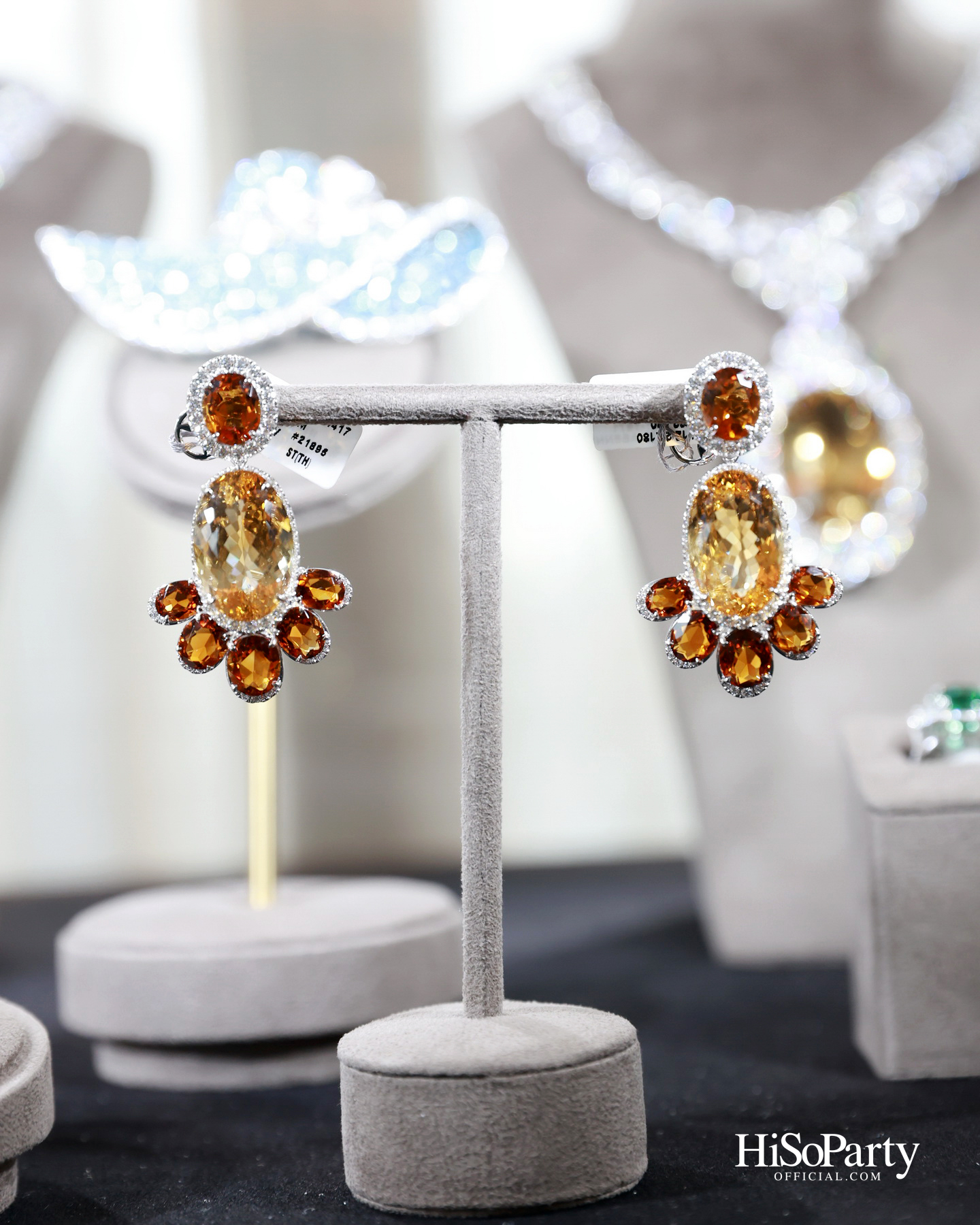 PRIVATE SHOWCASE AT SCOPE THONGLOR FEATURING SHOW UNIT ALONGSIDE MASTERPIECES CURATED BY BEAUTY GEMS