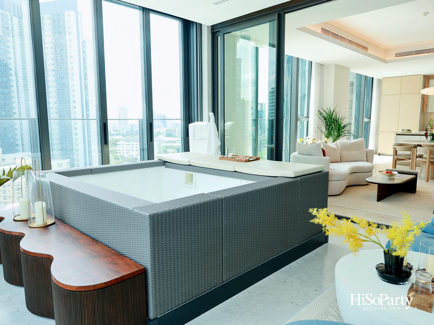 PRIVATE SHOWCASE AT SCOPE THONGLOR FEATURING SHOW UNIT ALONGSIDE MASTERPIECES CURATED BY BEAUTY GEMS