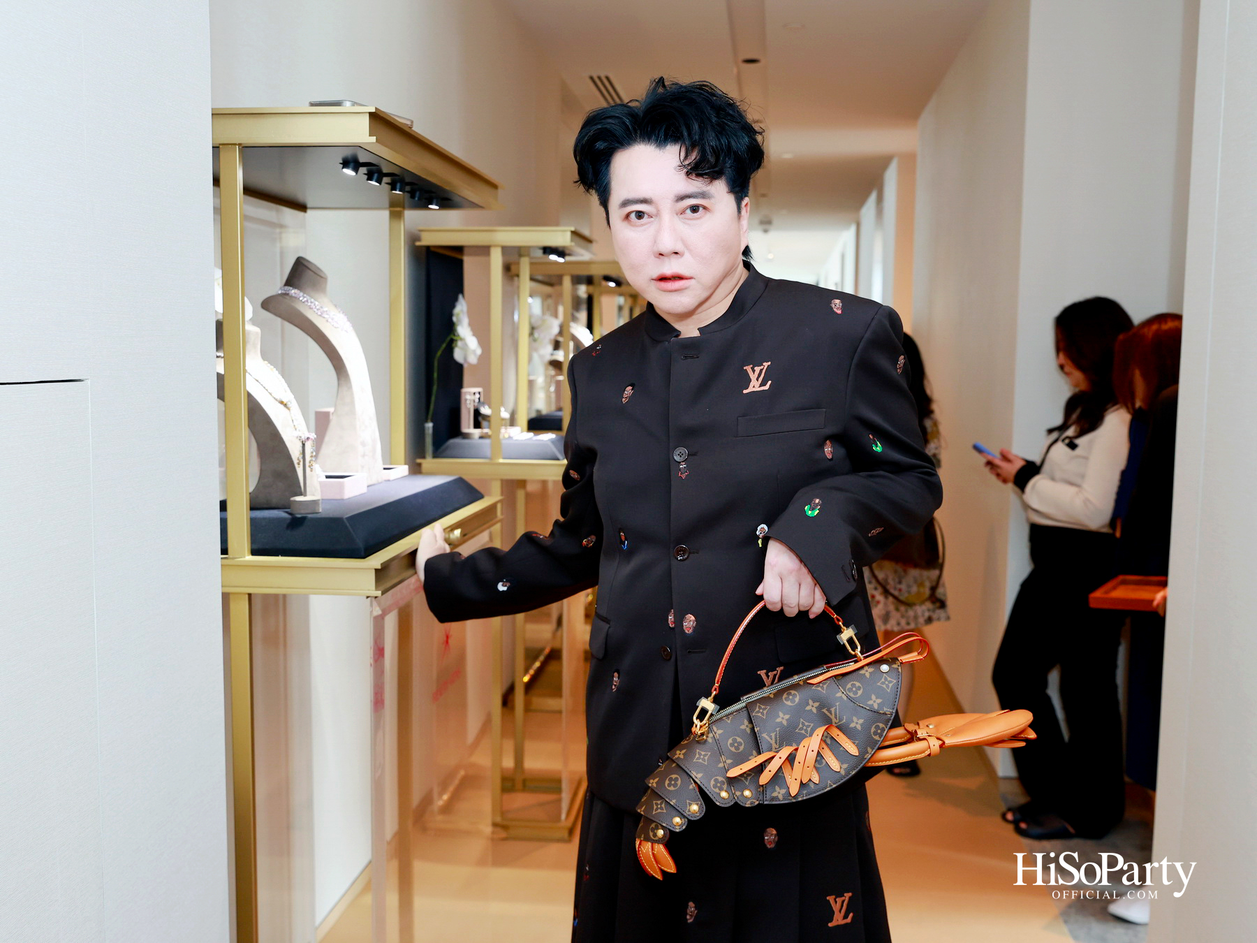 PRIVATE SHOWCASE AT SCOPE THONGLOR FEATURING SHOW UNIT ALONGSIDE MASTERPIECES CURATED BY BEAUTY GEMS