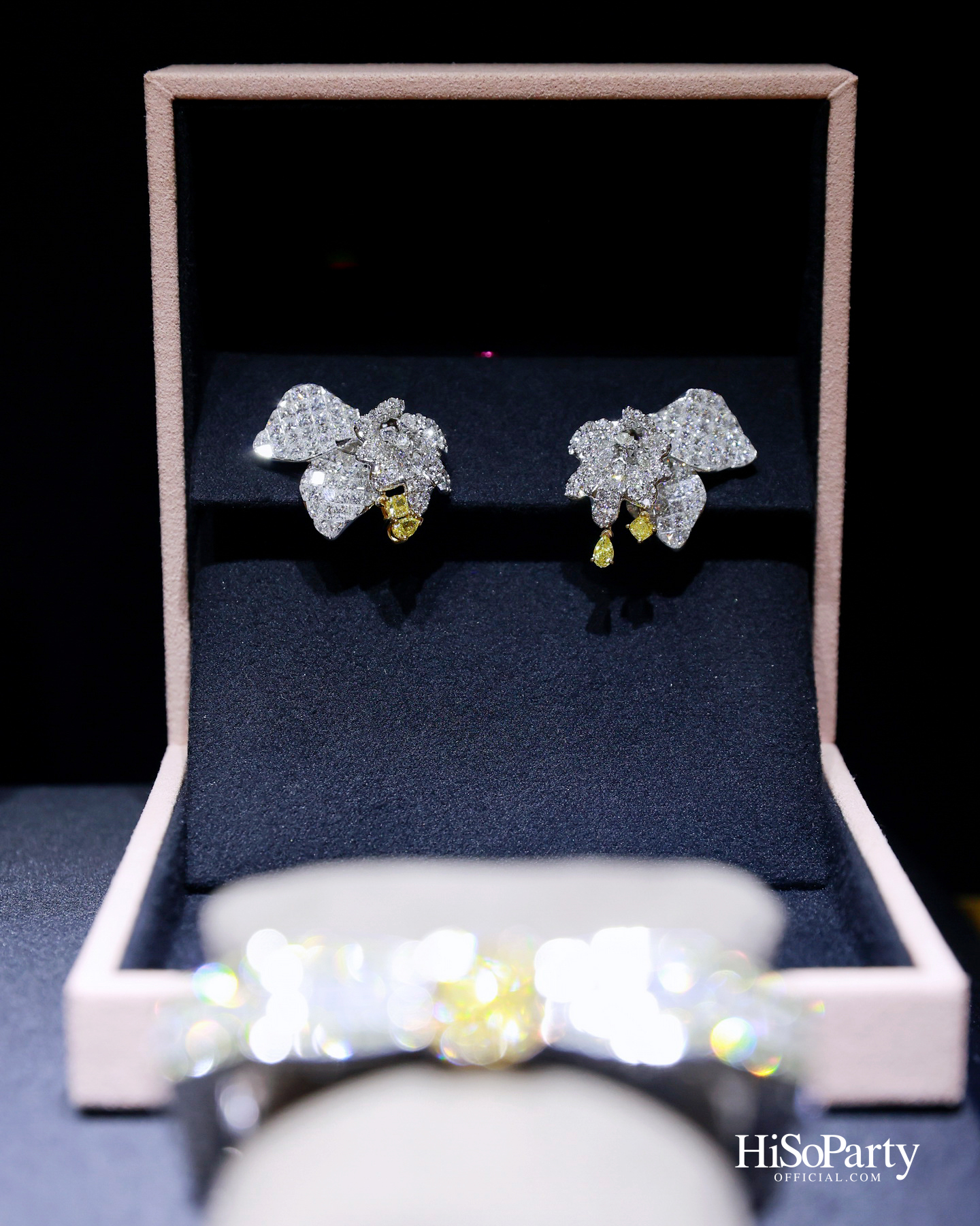 PRIVATE SHOWCASE AT SCOPE THONGLOR FEATURING SHOW UNIT ALONGSIDE MASTERPIECES CURATED BY BEAUTY GEMS