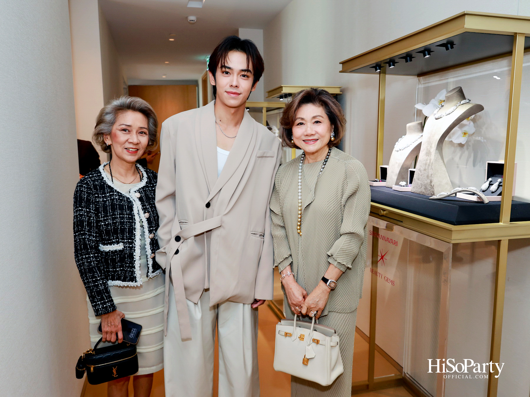 PRIVATE SHOWCASE AT SCOPE THONGLOR FEATURING SHOW UNIT ALONGSIDE MASTERPIECES CURATED BY BEAUTY GEMS