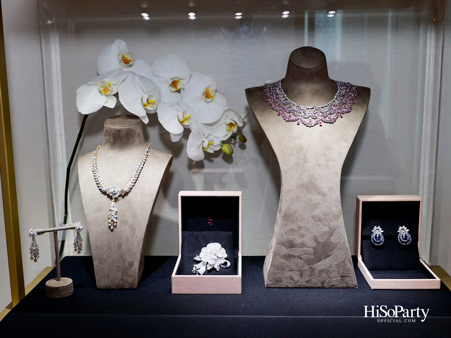 PRIVATE SHOWCASE AT SCOPE THONGLOR FEATURING SHOW UNIT ALONGSIDE MASTERPIECES CURATED BY BEAUTY GEMS