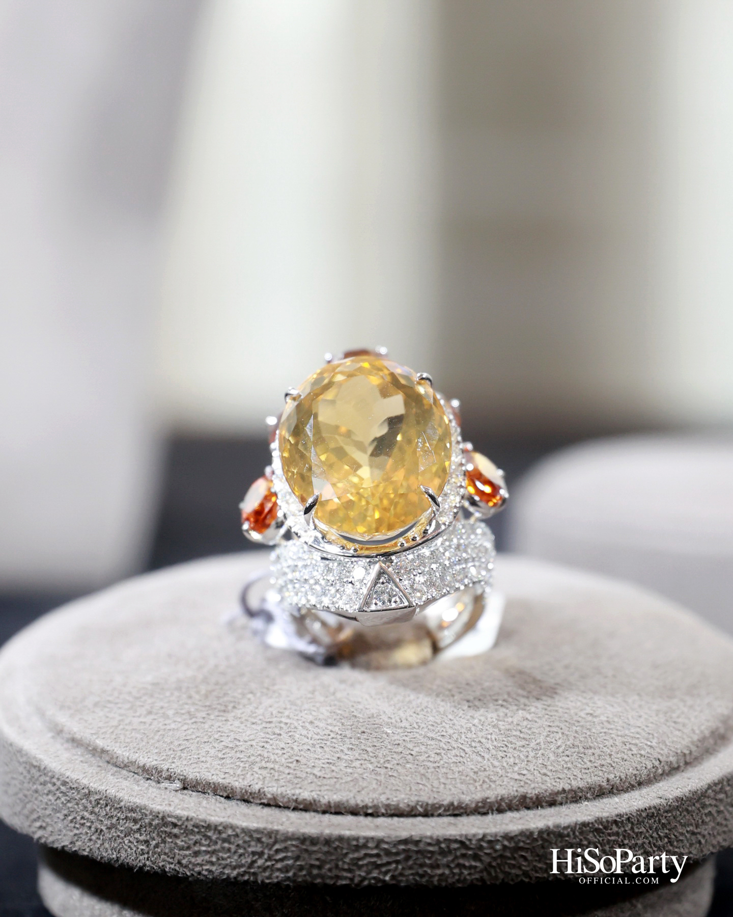 PRIVATE SHOWCASE AT SCOPE THONGLOR FEATURING SHOW UNIT ALONGSIDE MASTERPIECES CURATED BY BEAUTY GEMS