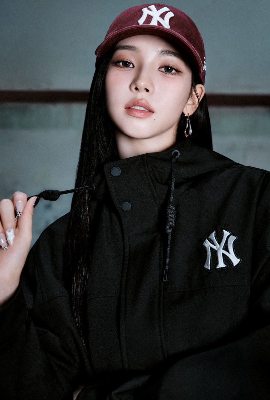 MLB ต้อนรับซีซั่นใหม่ด้วยแฟชั่นเซ็ต ‘คาริน่า’ วง aespa ถ่ายทอดซิกเนเจอร์สไตล์ในคอลเลกชัน FALL / WINTER 2025