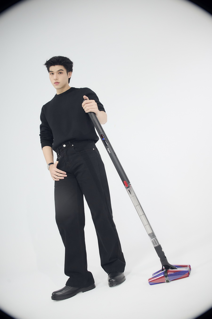 สกาย วงศ์รวี กับลุคใหม่สุดคูล พร้อมเทคโนโลยีสุดล้ำจาก Dyson เผยเบื้องหลังการร่วมงานในฐานะ Friend of Dyson